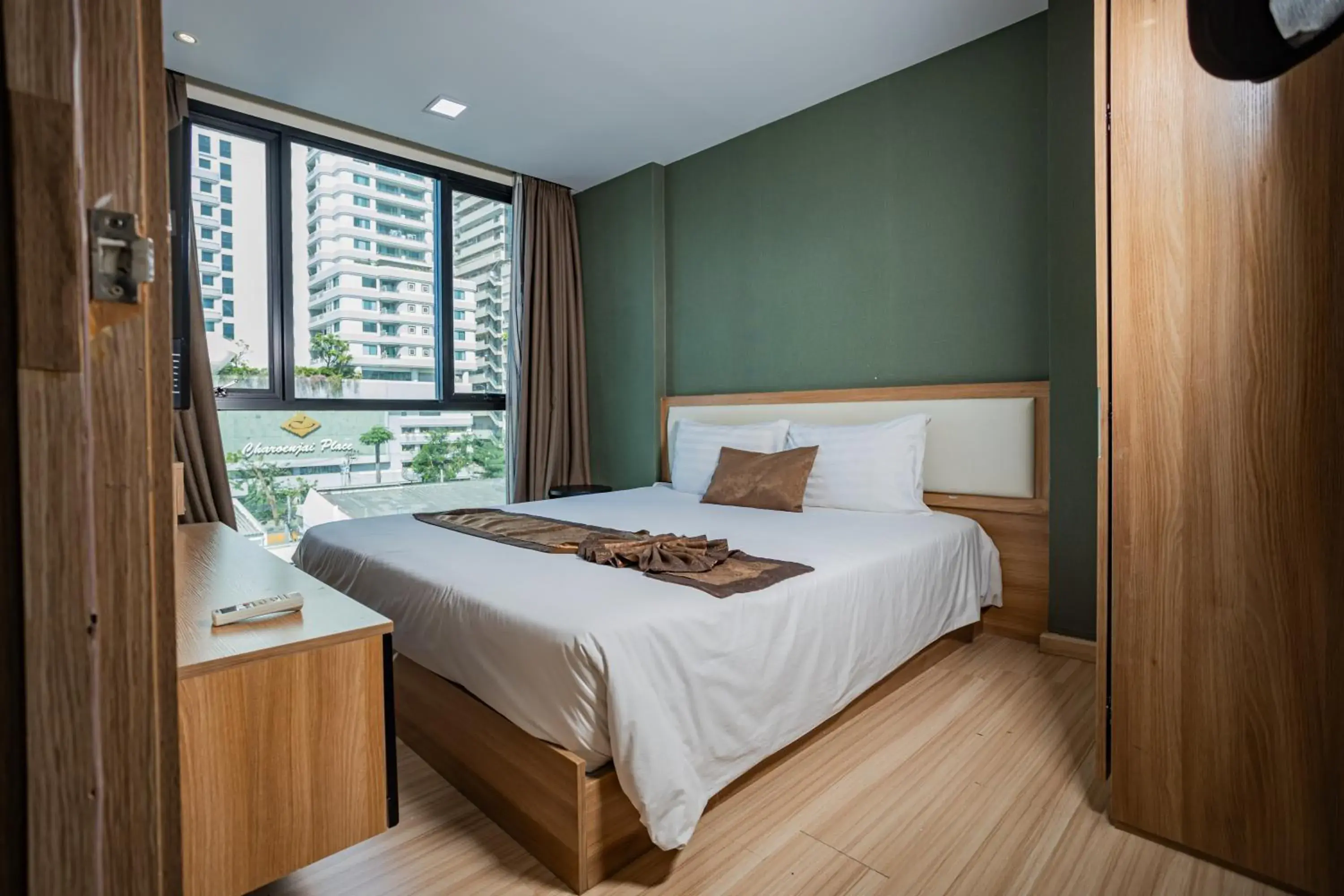 One-Bedroom Superior King Room in Ramada by Wyndham Bangkok Ten Ekamai Residences One-Bedroom Superior King Room in Ramada by Wyndham Bangkok Ten Ekamai Residences