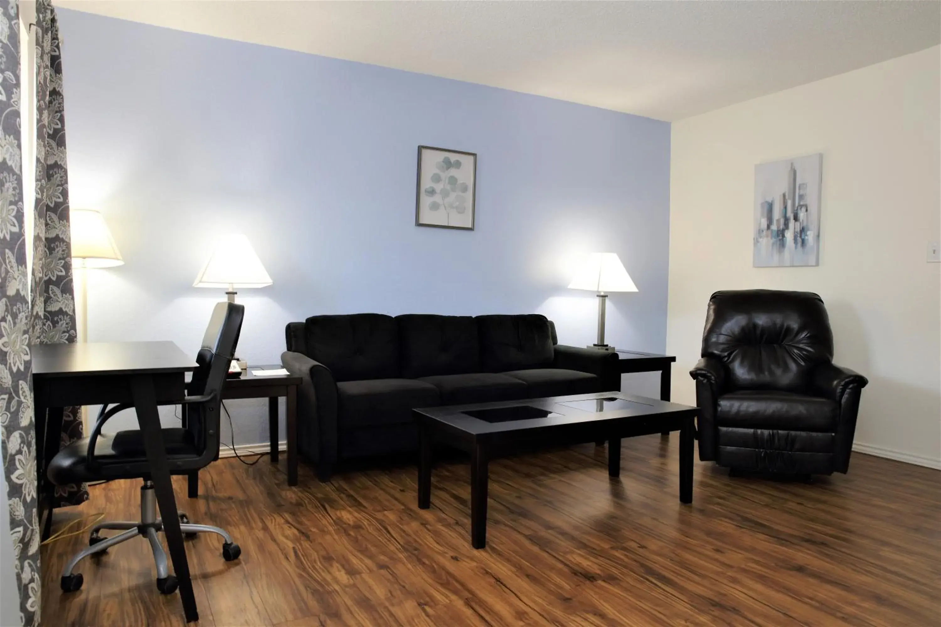 Executive Suite in Victoria Palms Inn and Suites Executive Suite in Victoria Palms Inn and Suites