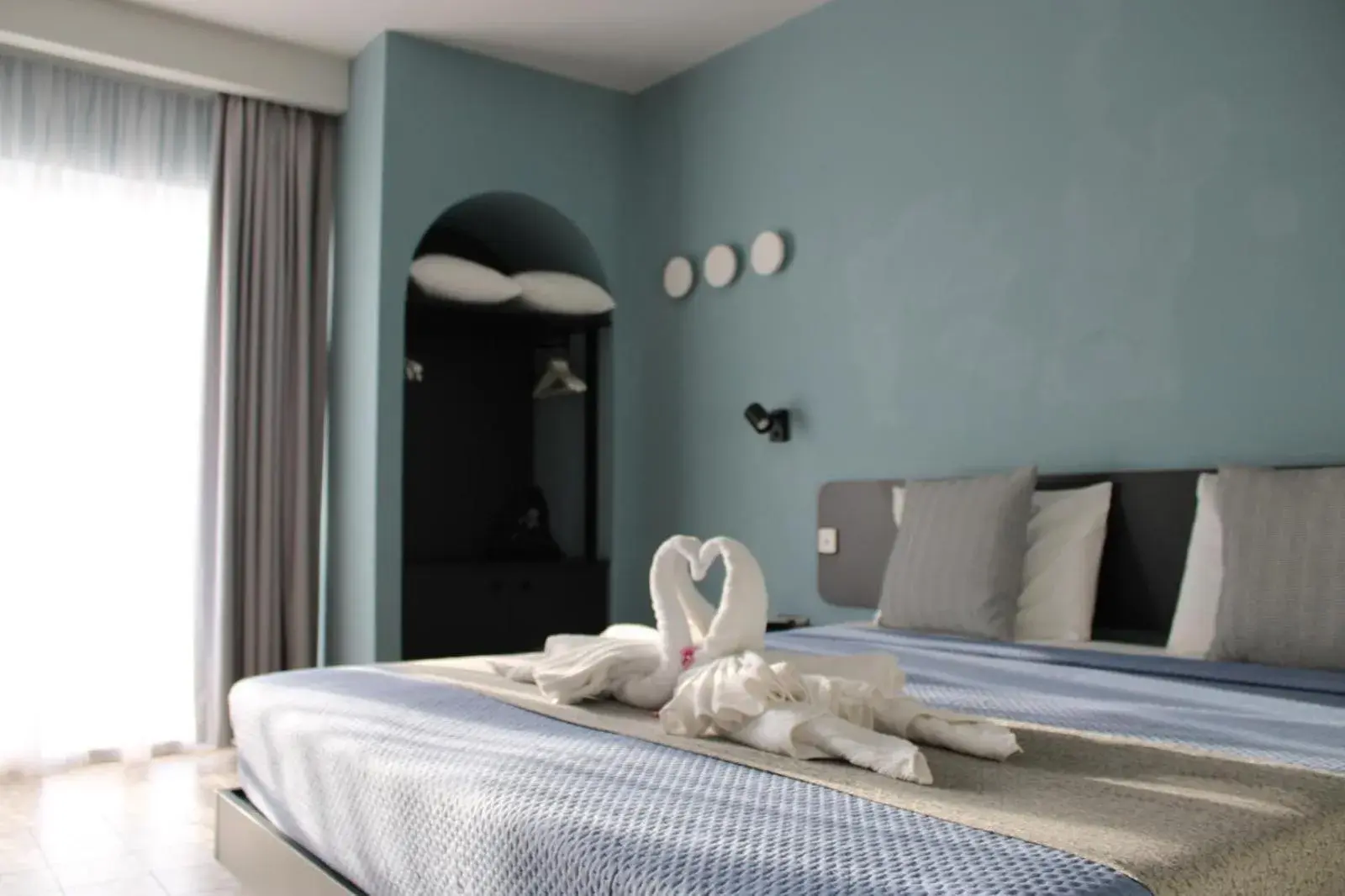 Double or Twin Room with Balcony in Victoria by Petit Chic Double or Twin Room with Balcony in Victoria by Petit Chic