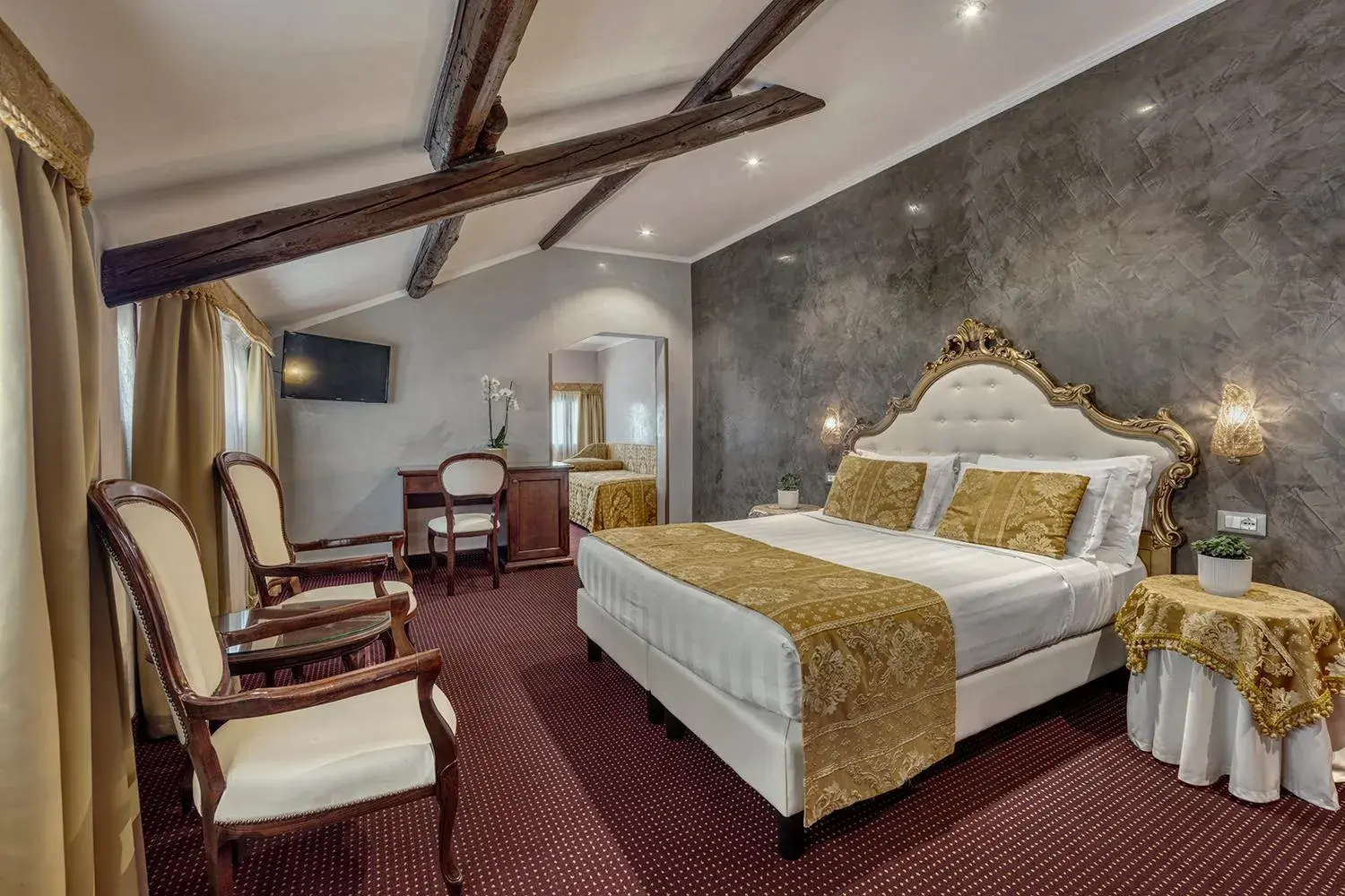 Quadruple Room in Hotel Pausania Quadruple Room in Hotel Pausania