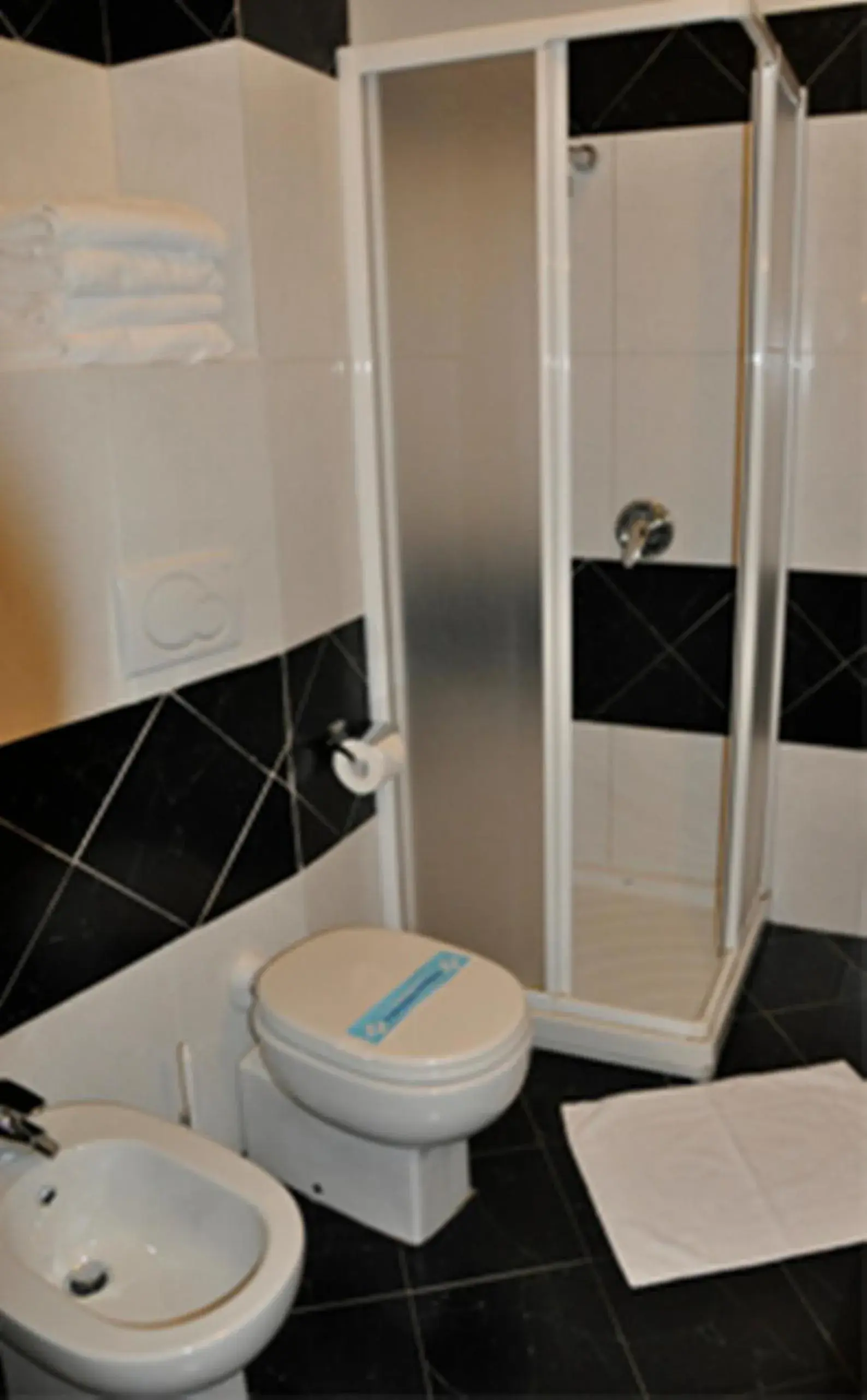 Double Room in Albergo Della Corona Double Room in Albergo Della Corona