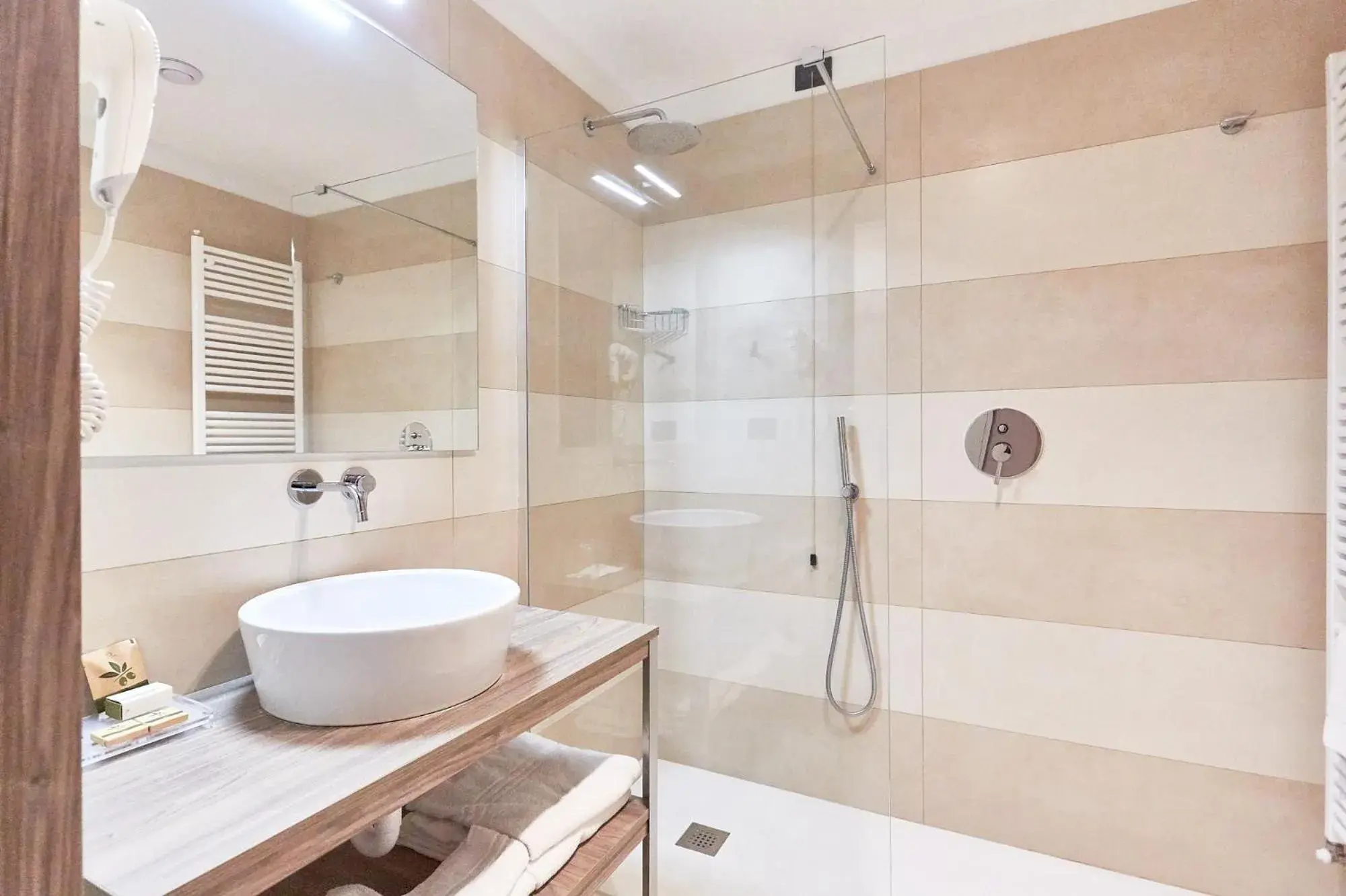 Triple Room in Ferretti MajesticHouse Triple Room in Ferretti MajesticHouse