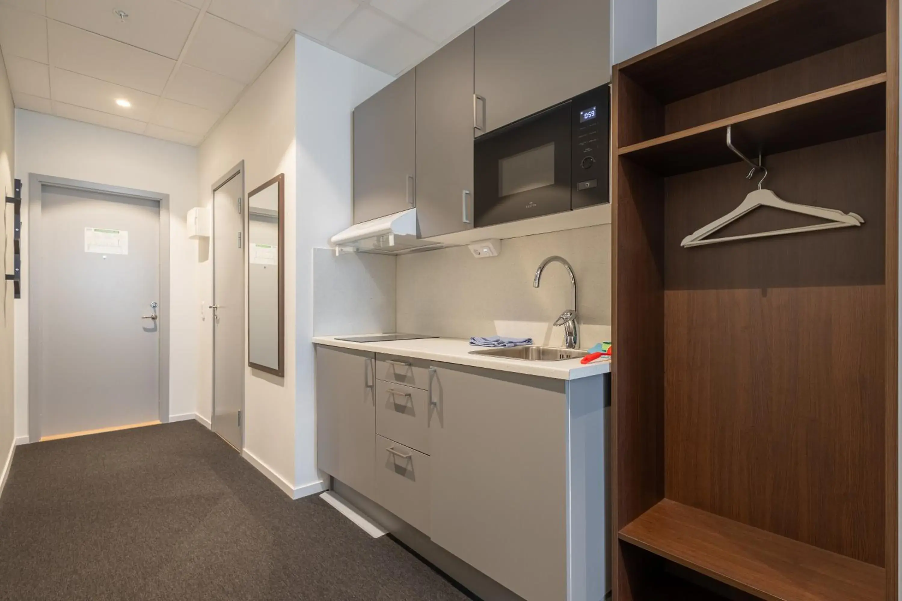 Twin Room with Shower in ApartDirect Arlandastad Twin Room with Shower in ApartDirect Arlandastad