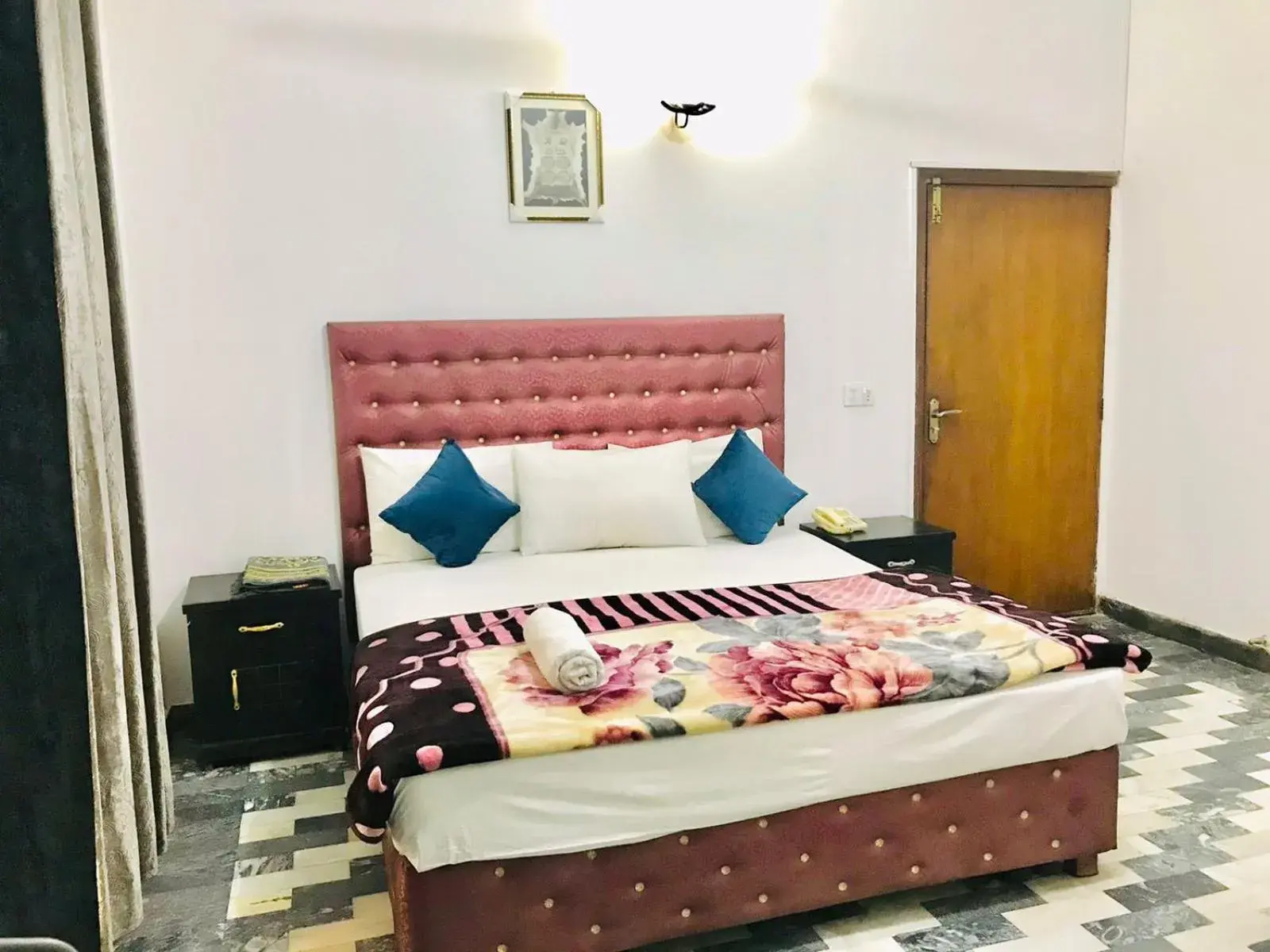 Budget Double Room in Hotel Rose Inn Lahore Budget Double Room in Hotel Rose Inn Lahore
