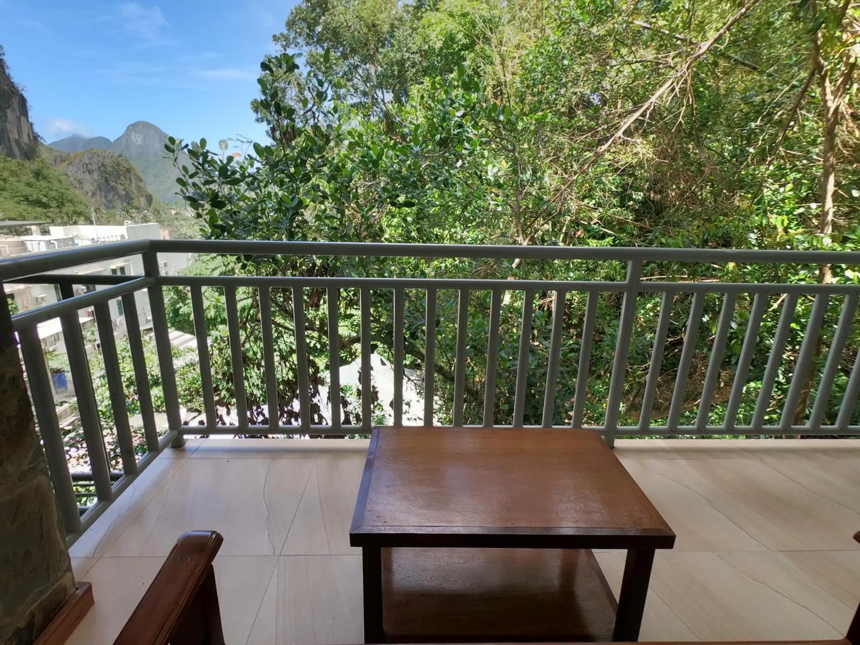 Triple Room with Balcony in El Nido Viewdeck Cottages Triple Room with Balcony in El Nido Viewdeck Cottages