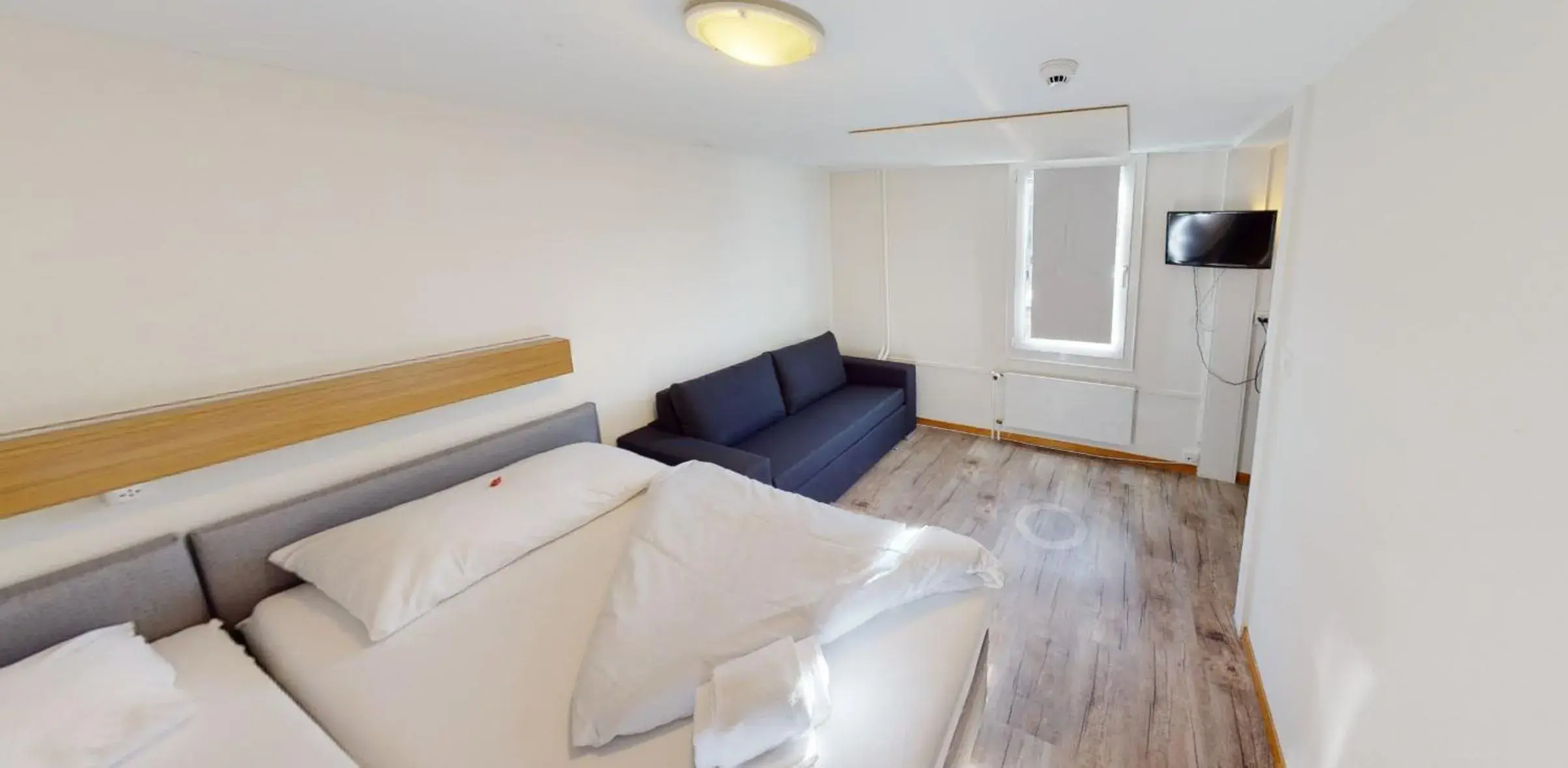 Family Room - single occupancy in Boutique Hotel & Restaurant Bären Ringgenberg Family Room - single occupancy in Boutique Hotel & Restaurant Bären Ringgenberg