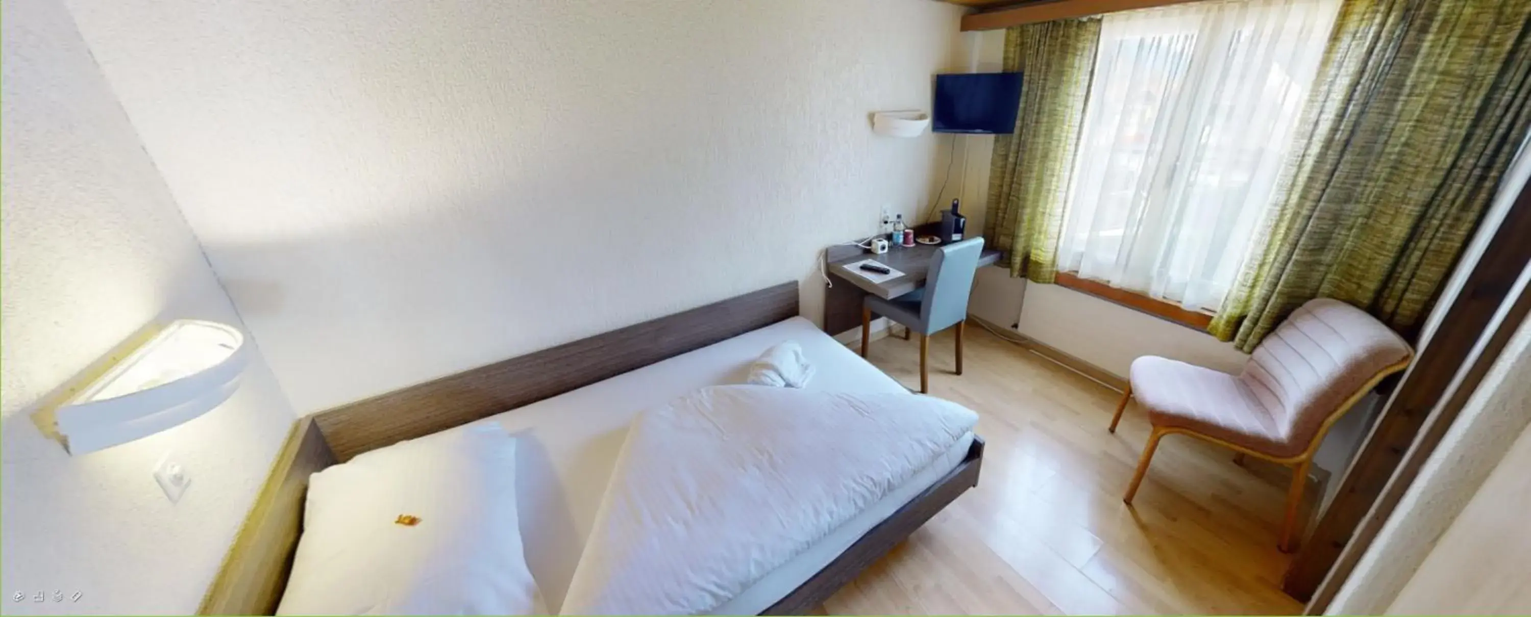 Single Room - single occupancy in Boutique Hotel & Restaurant Bären Ringgenberg Single Room - single occupancy in Boutique Hotel & Restaurant Bären Ringgenberg