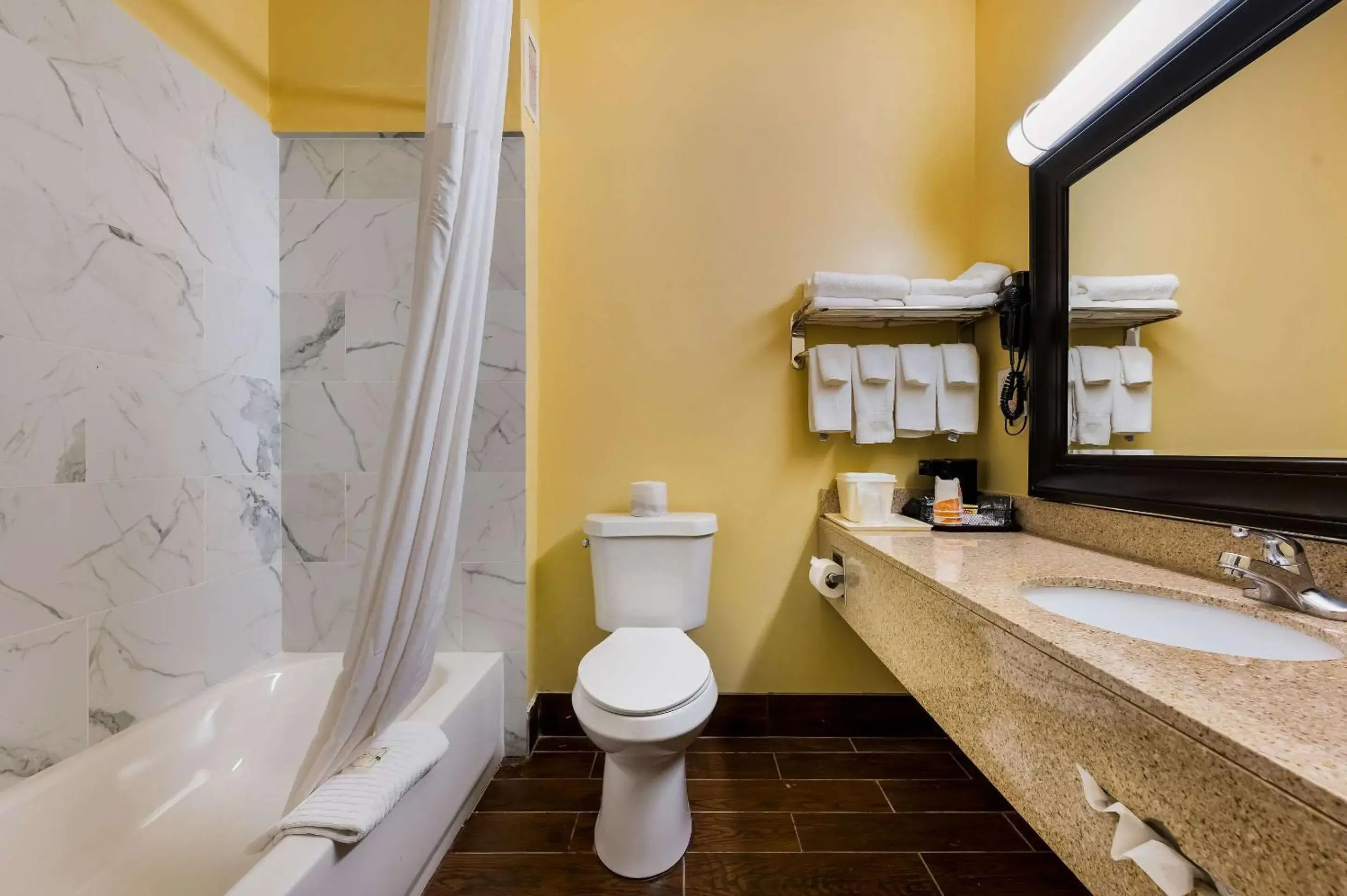 Double Room with Two Double Beds - Non-Smoking in Quality Inn Fort Payne Double Room with Two Double Beds - Non-Smoking in Quality Inn Fort Payne