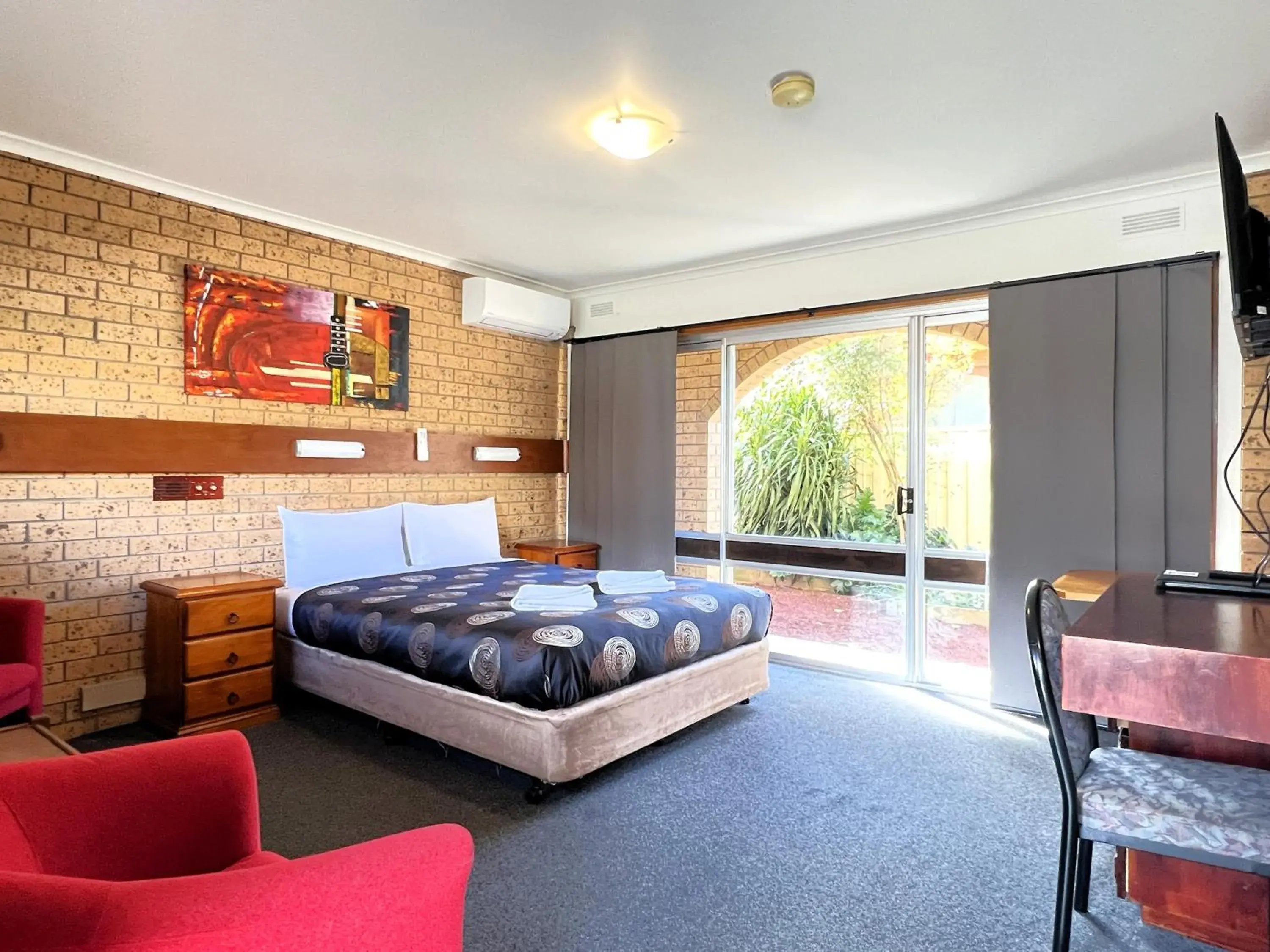 Superior Queen Room in Colac Mid City Motor Inn Superior Queen Room in Colac Mid City Motor Inn