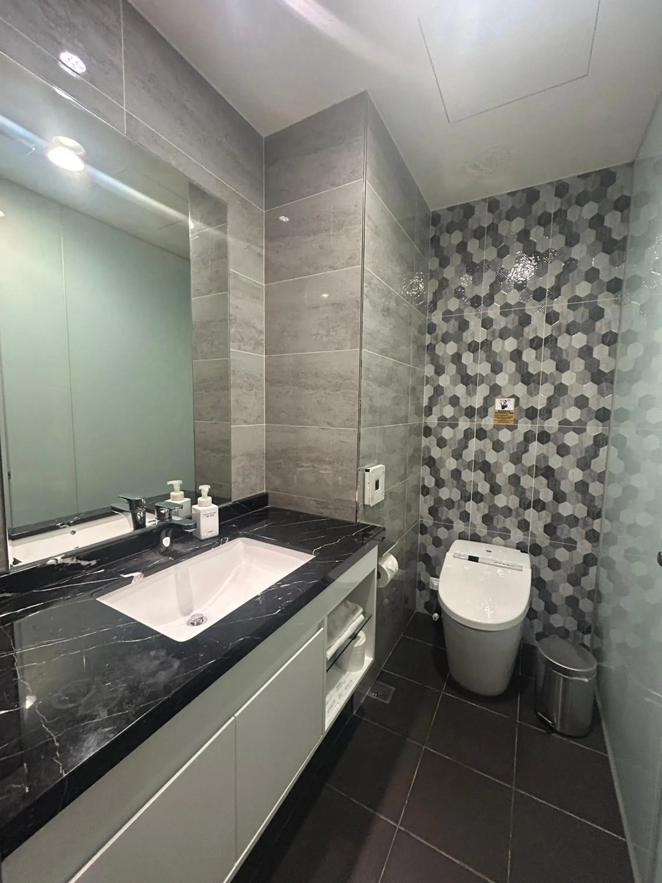 Deluxe Quadruple Room in Bentley Hotel Deluxe Quadruple Room in Bentley Hotel