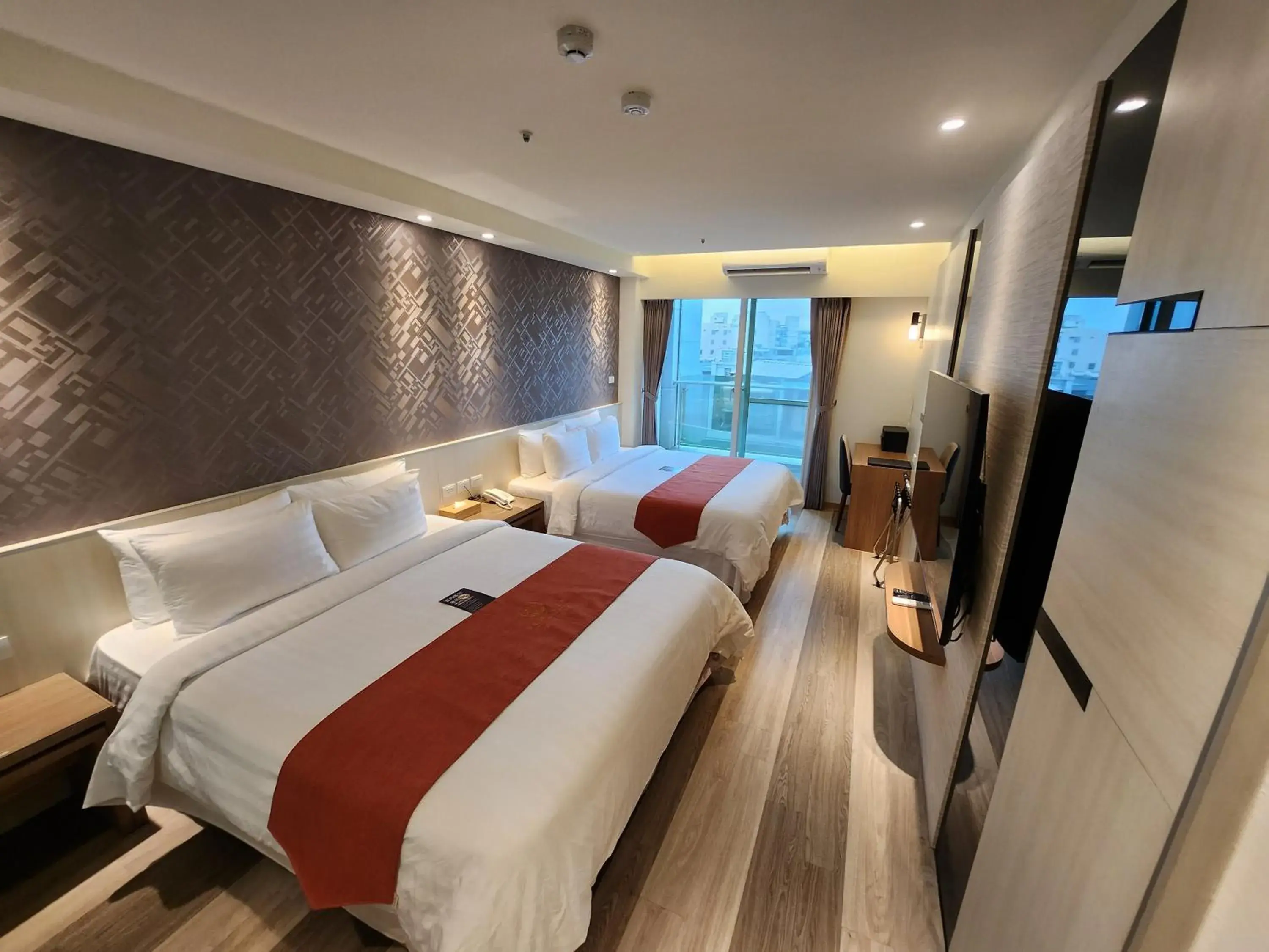 Double or Twin Room with Balcony in Bentley Hotel Double or Twin Room with Balcony in Bentley Hotel