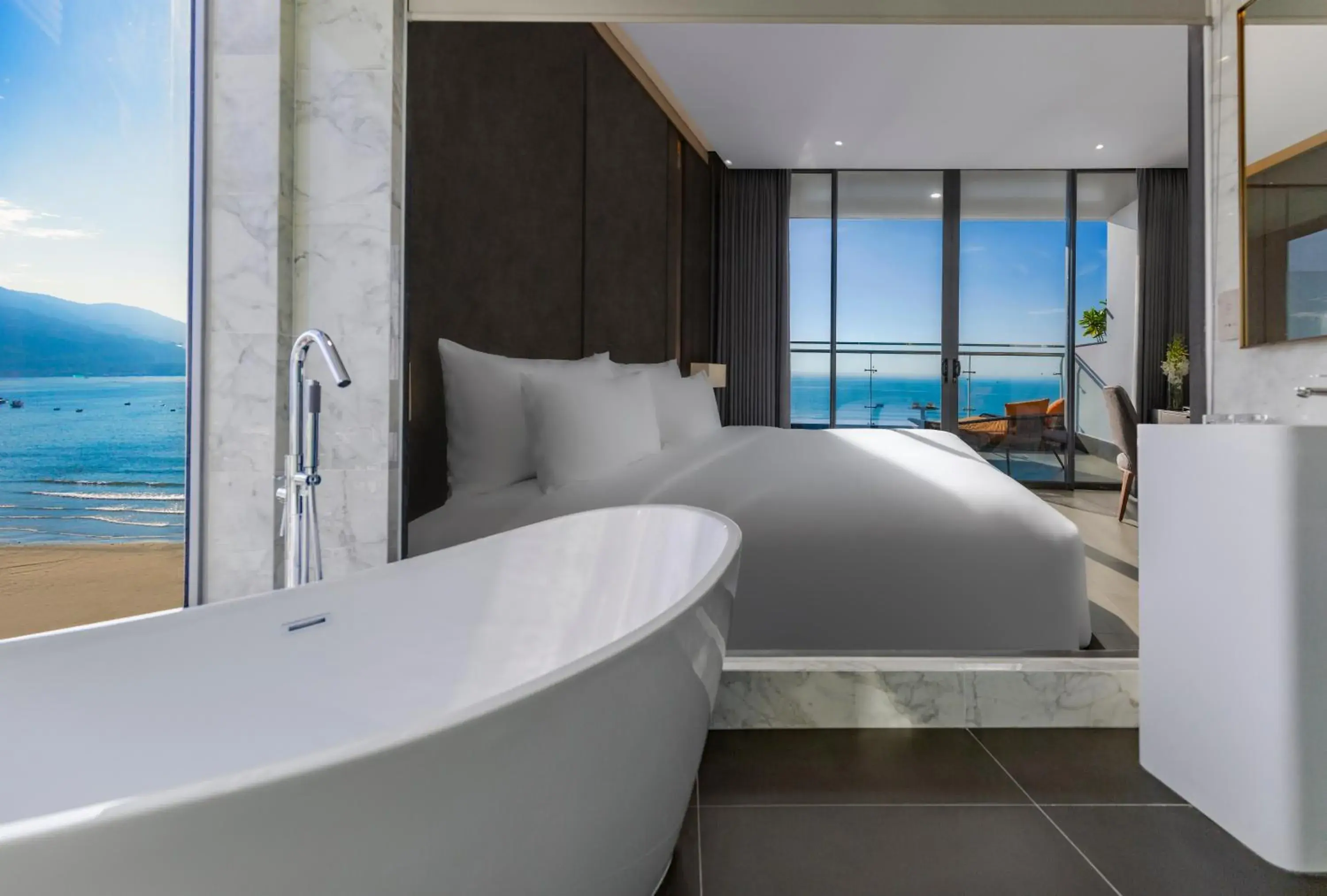 Two-Bedroom Apartment with Balcony in Le Sands Oceanfront Danang Hotel Two-Bedroom Apartment with Balcony in Le Sands Oceanfront Danang Hotel