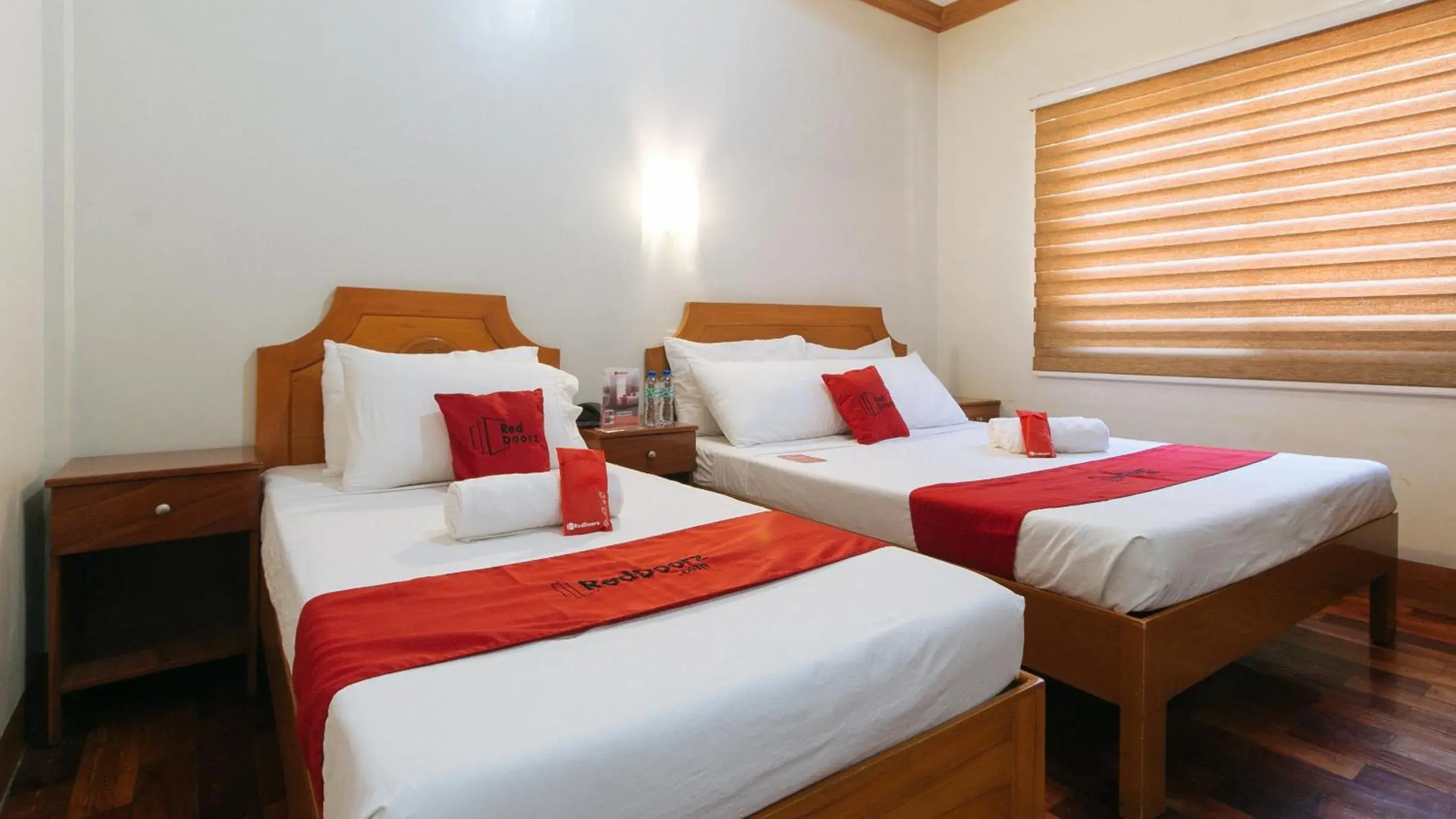 Deluxe Room in RedDoorz Premium @ Nick Hotel Gerona Tarlac Deluxe Room in RedDoorz Premium @ Nick Hotel Gerona Tarlac