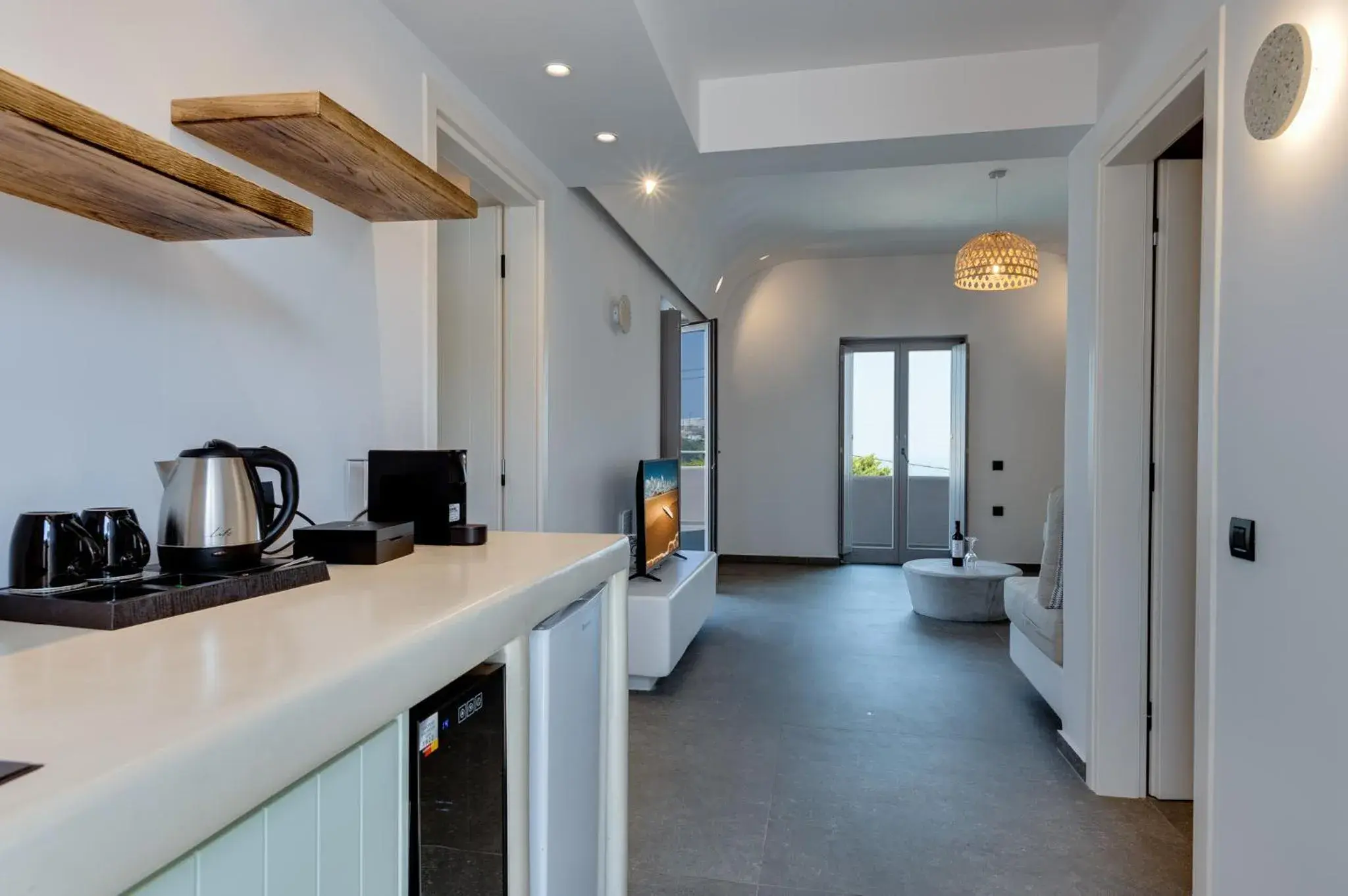 Deluxe Suite with Outdoor Hot Tub & Sea View in Elements Cozy Suites Pyrgos Deluxe Suite with Outdoor Hot Tub & Sea View in Elements Cozy Suites Pyrgos