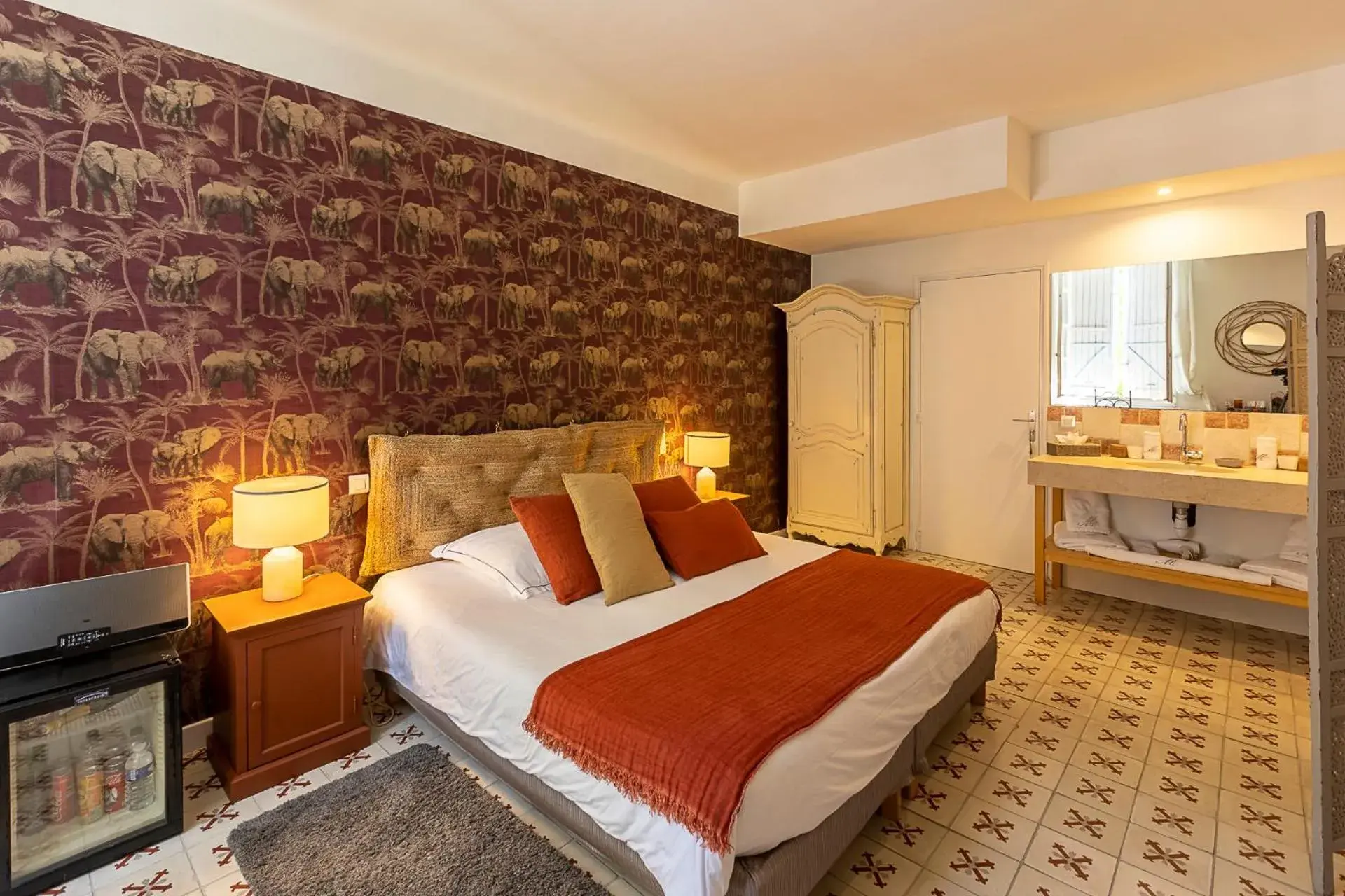 Comfort Triple Room in Mas de Capelou Comfort Triple Room in Mas de Capelou