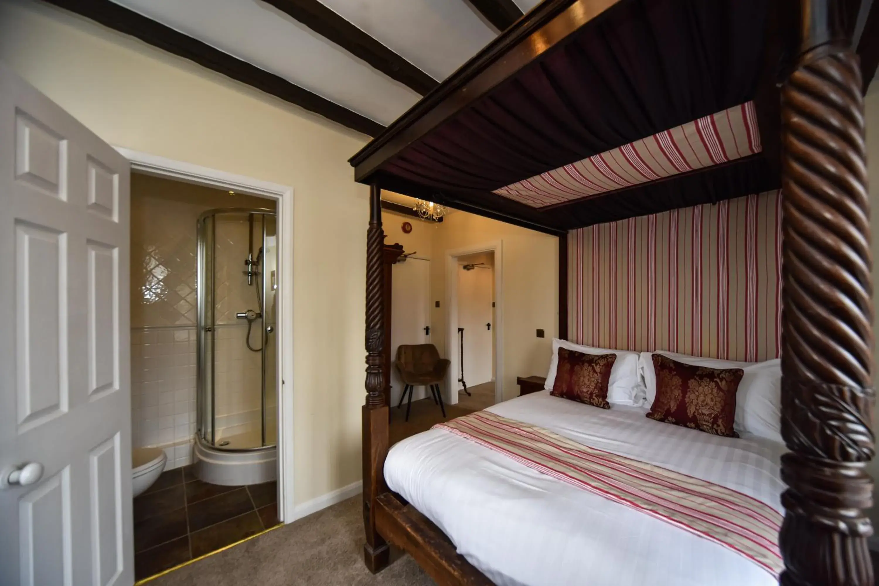 Superior King Suite in The Bear Inn Superior King Suite in The Bear Inn