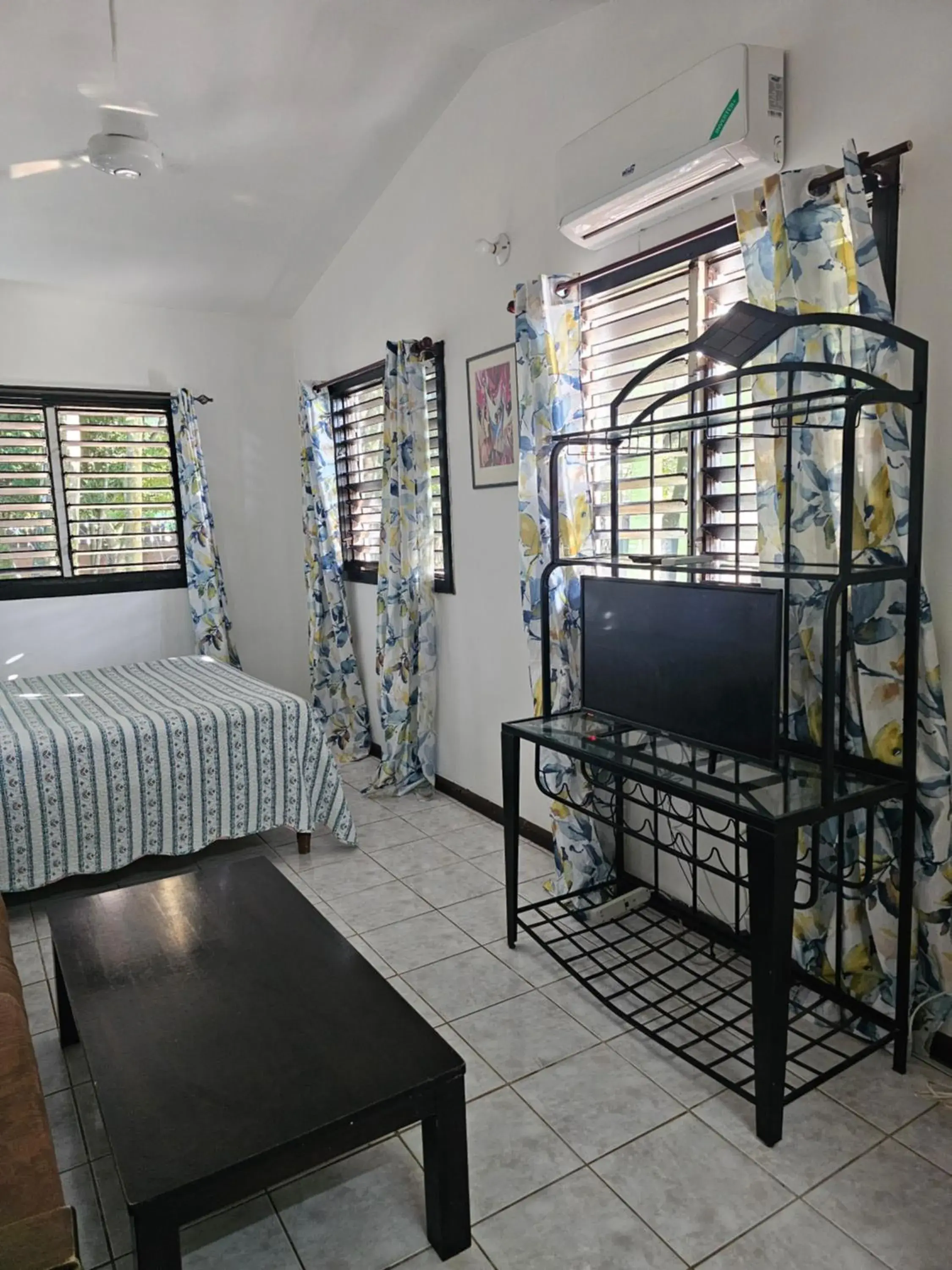 Queen Studio in Roots Cafe Rooms Queen Studio in Roots Cafe Rooms