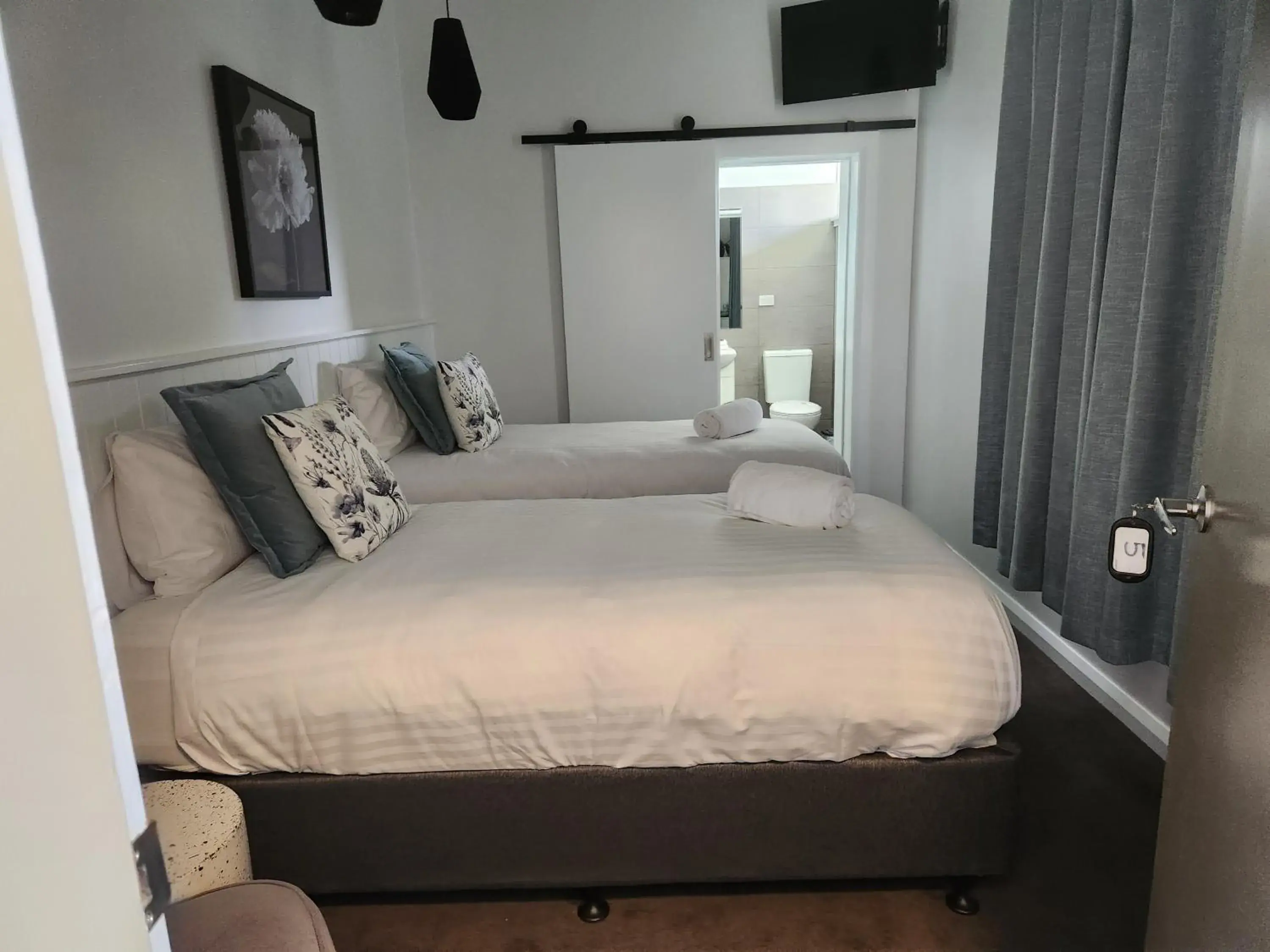 Deluxe Twin Room in Myrtleford Hotel Deluxe Twin Room in Myrtleford Hotel