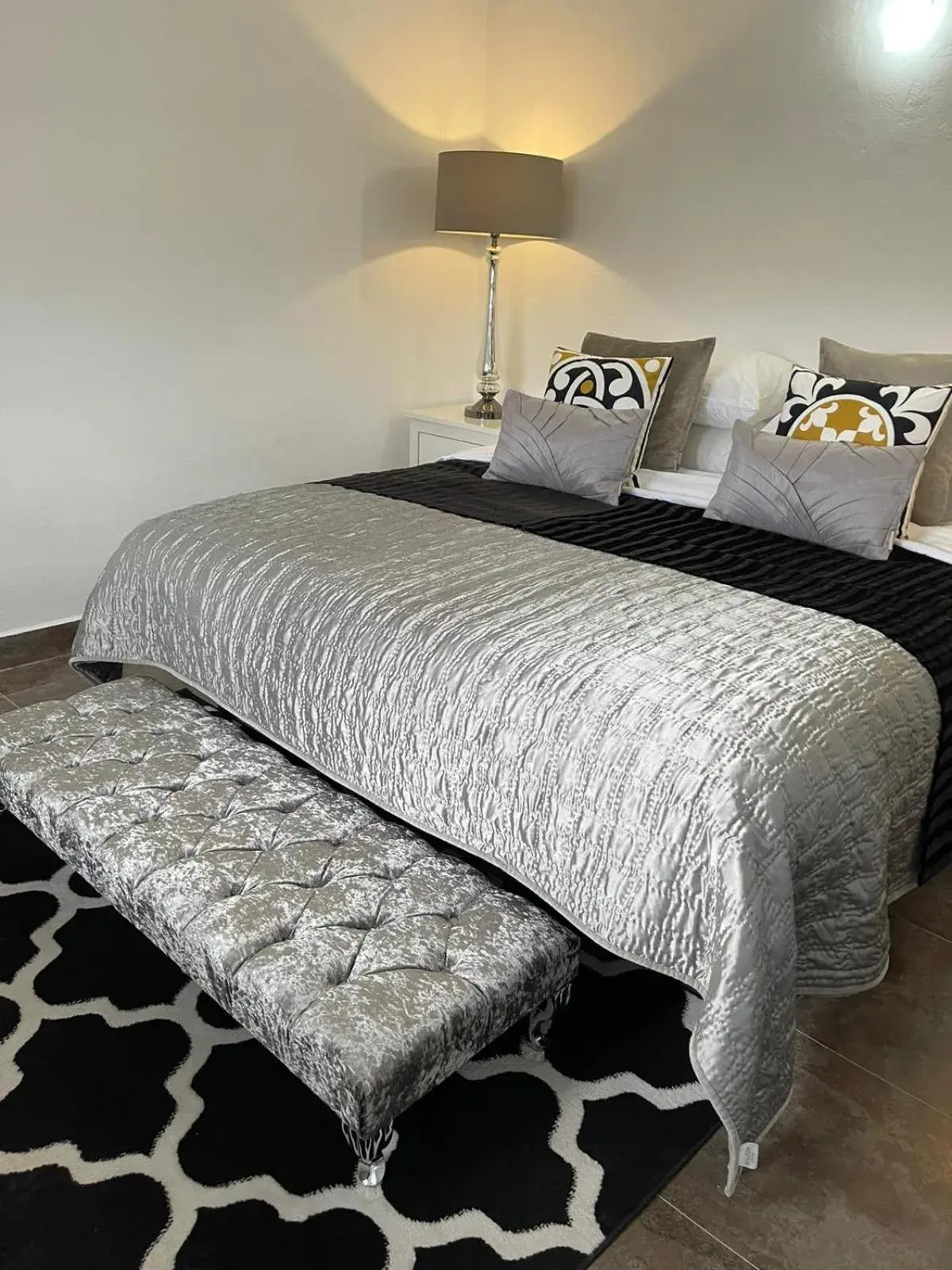 Queen Room with Shared Bathroom in Casa Dolly Boutique B&B Queen Room with Shared Bathroom in Casa Dolly Boutique B&B