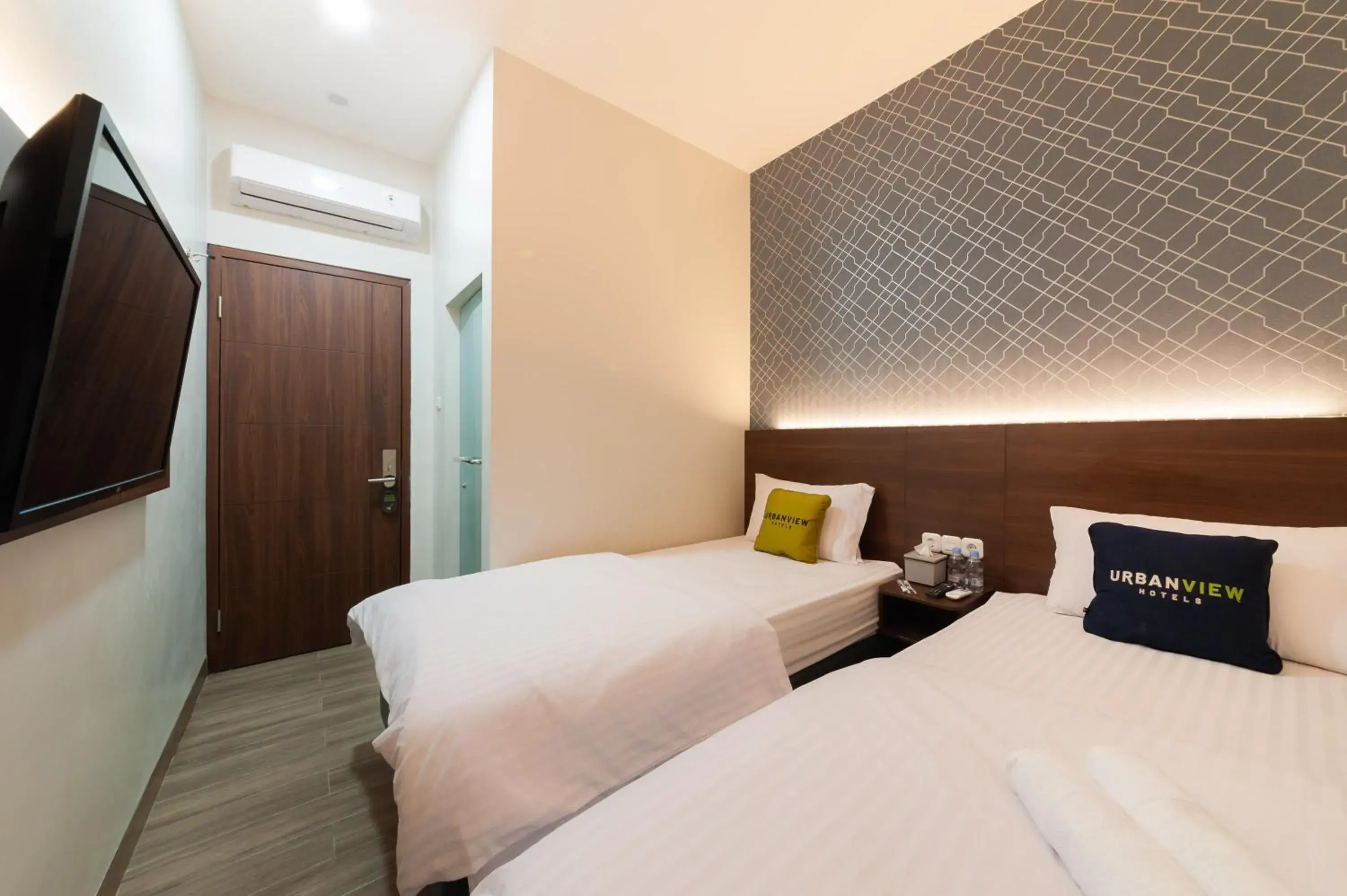 Superior Twin Room in Urbanview Hotel Cengkareng Jakarta by RedDoorz Superior Twin Room in Urbanview Hotel Cengkareng Jakarta by RedDoorz