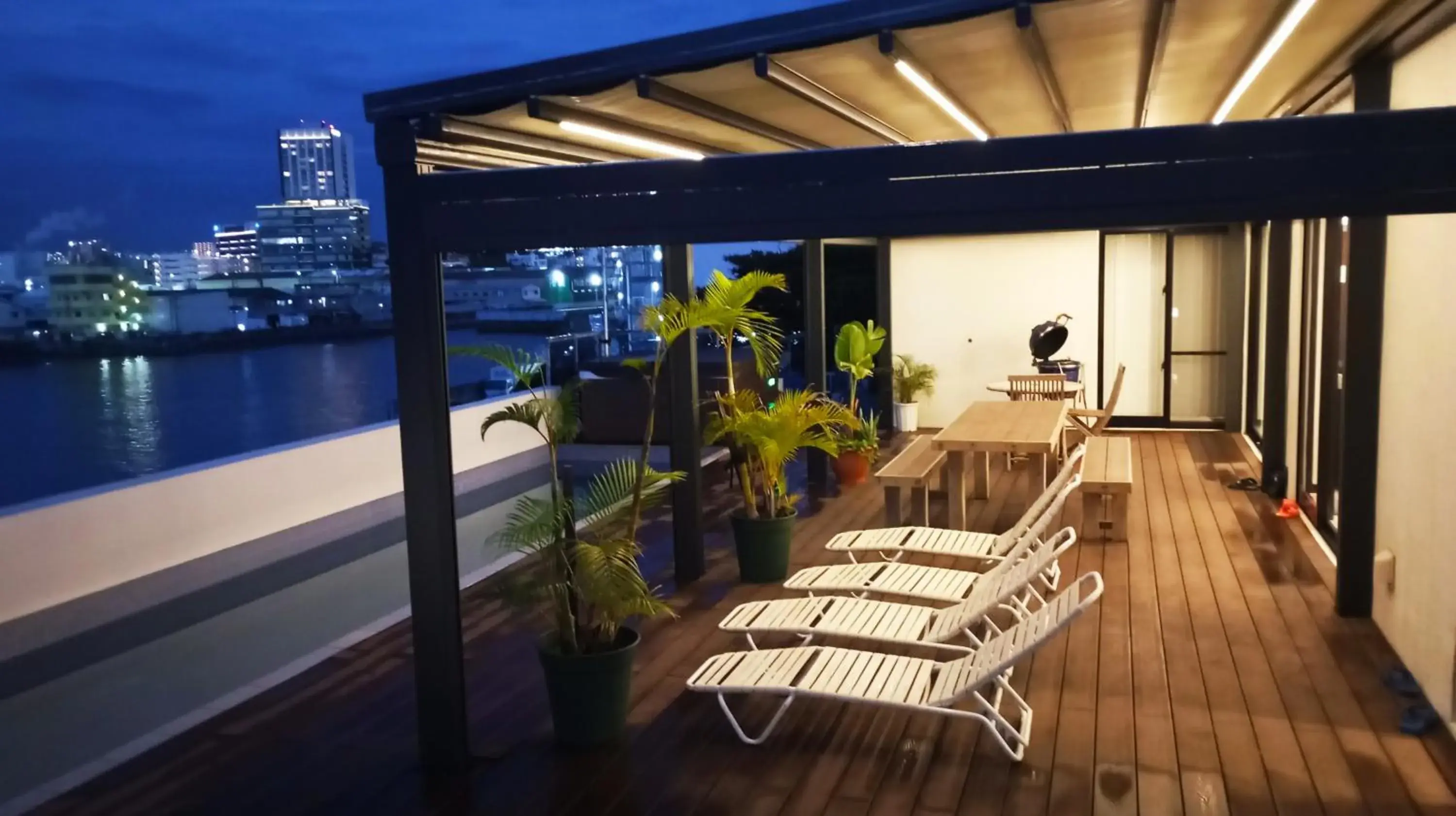 SALTY HOUSE:海が目の前! SALTY HOUSE:海が目の前!