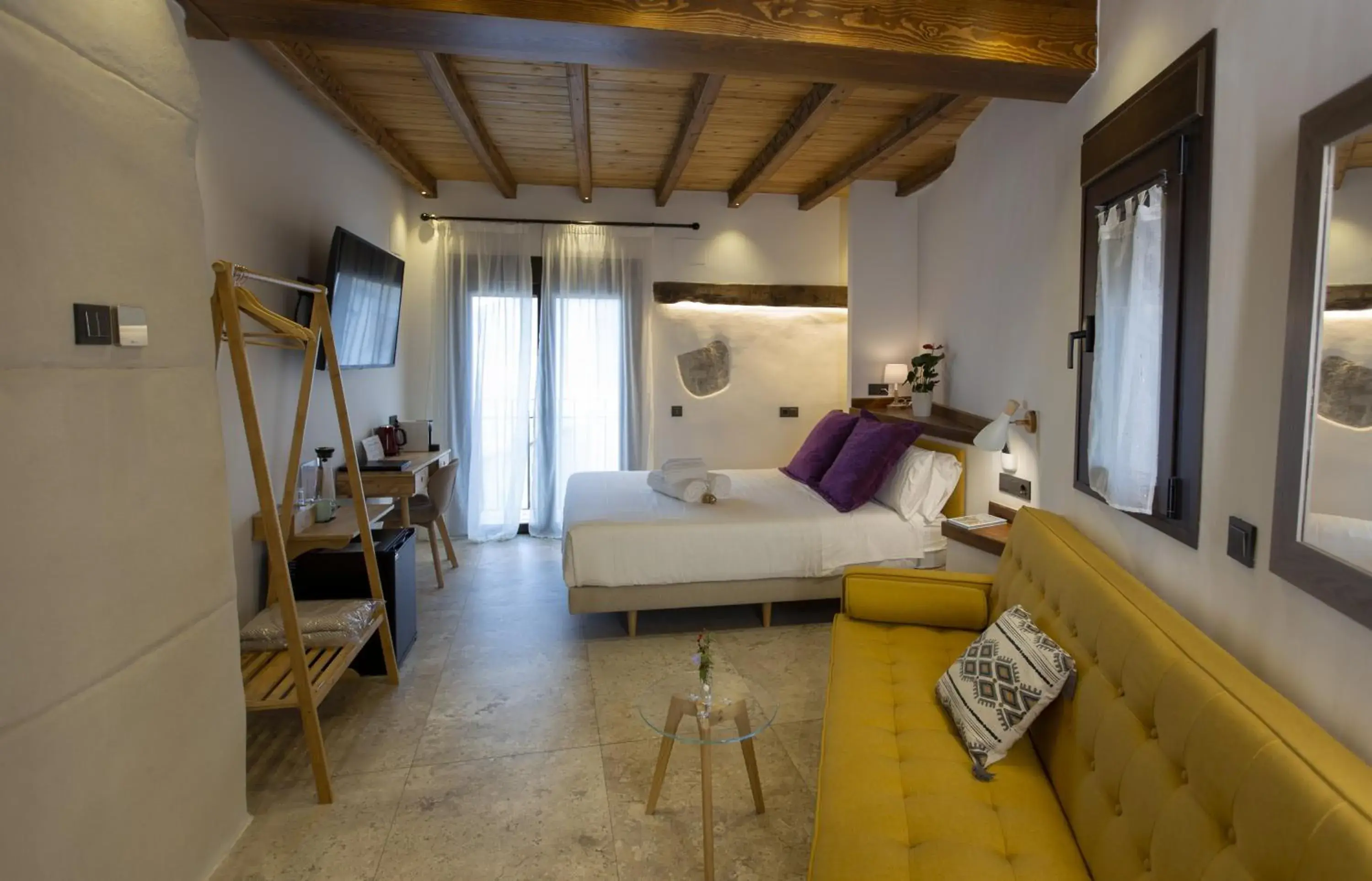 Standard Queen Room in Hotel Poeta Jorge Manrique Standard Queen Room in Hotel Poeta Jorge Manrique