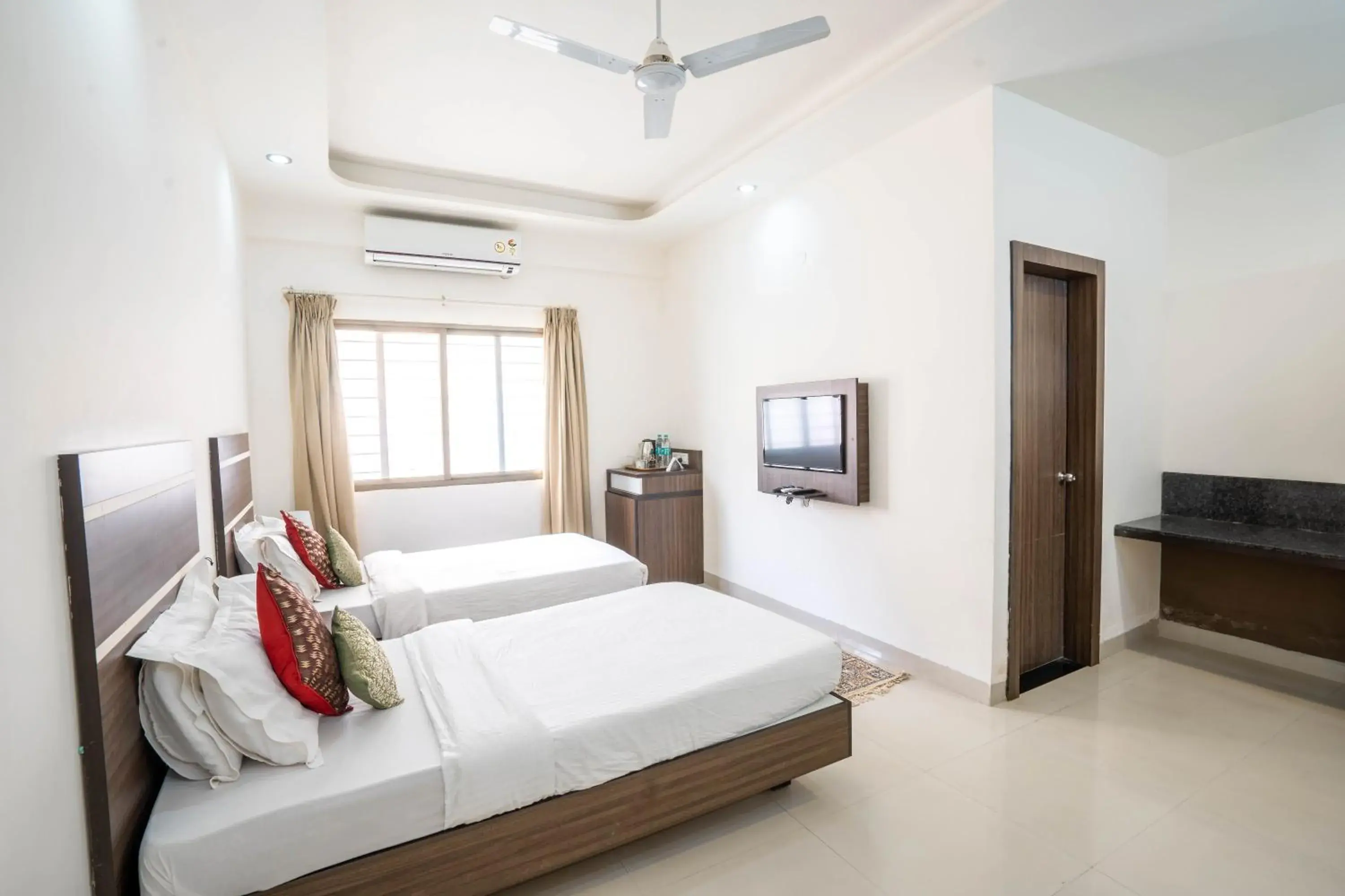 Deluxe Twin Room - single occupancy in Compact Tea Square Deluxe Twin Room - single occupancy in Compact Tea Square