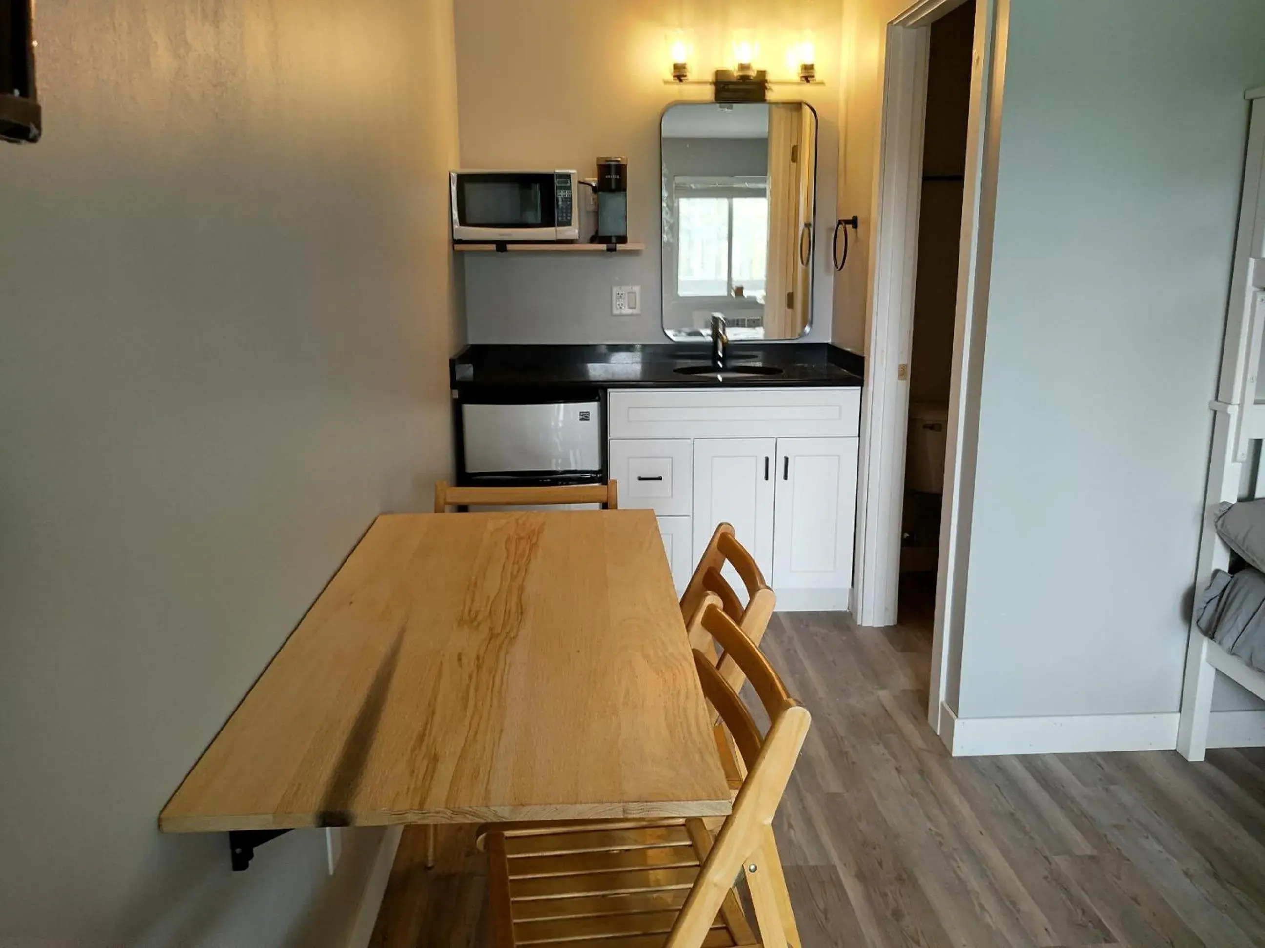 Double Room with Lake View in Shafer Lakeside Resort Double Room with Lake View in Shafer Lakeside Resort