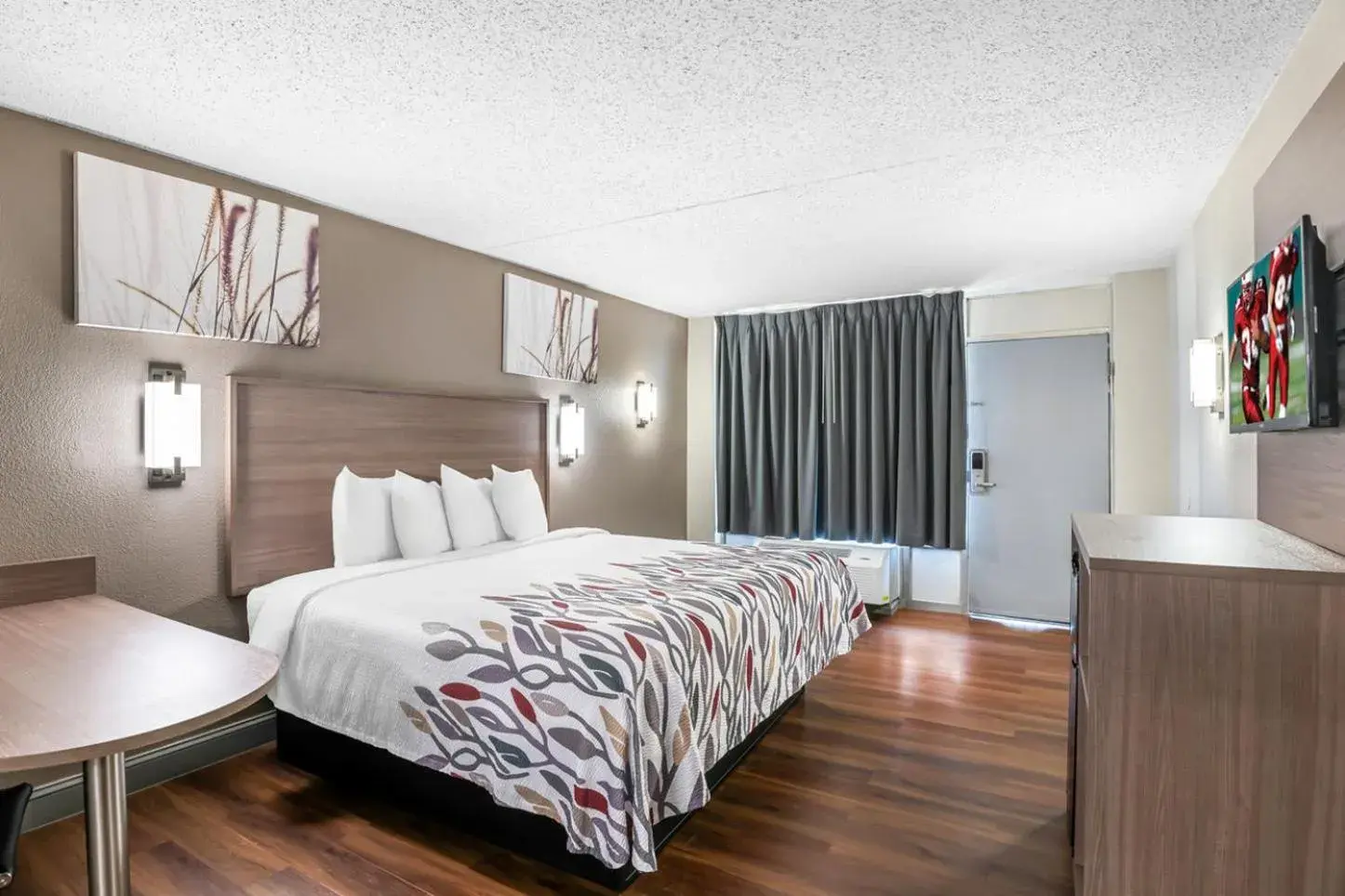 Superior King Room Smoking in Sandston Inn Superior King Room Smoking in Sandston Inn