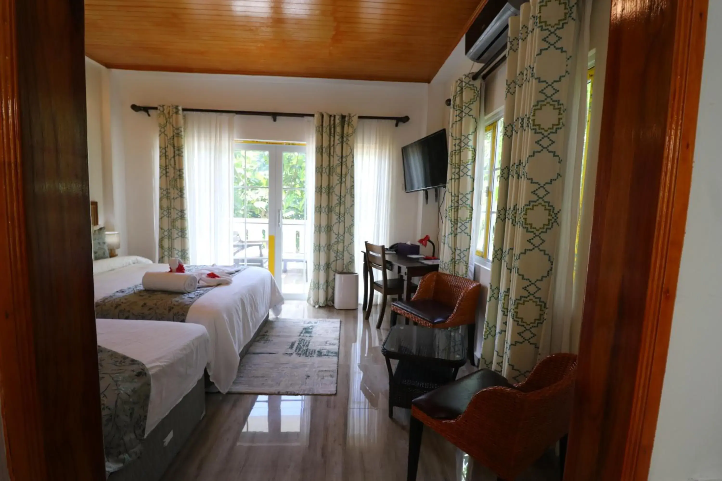 Family Room in Mountain View Hotel Family Room in Mountain View Hotel