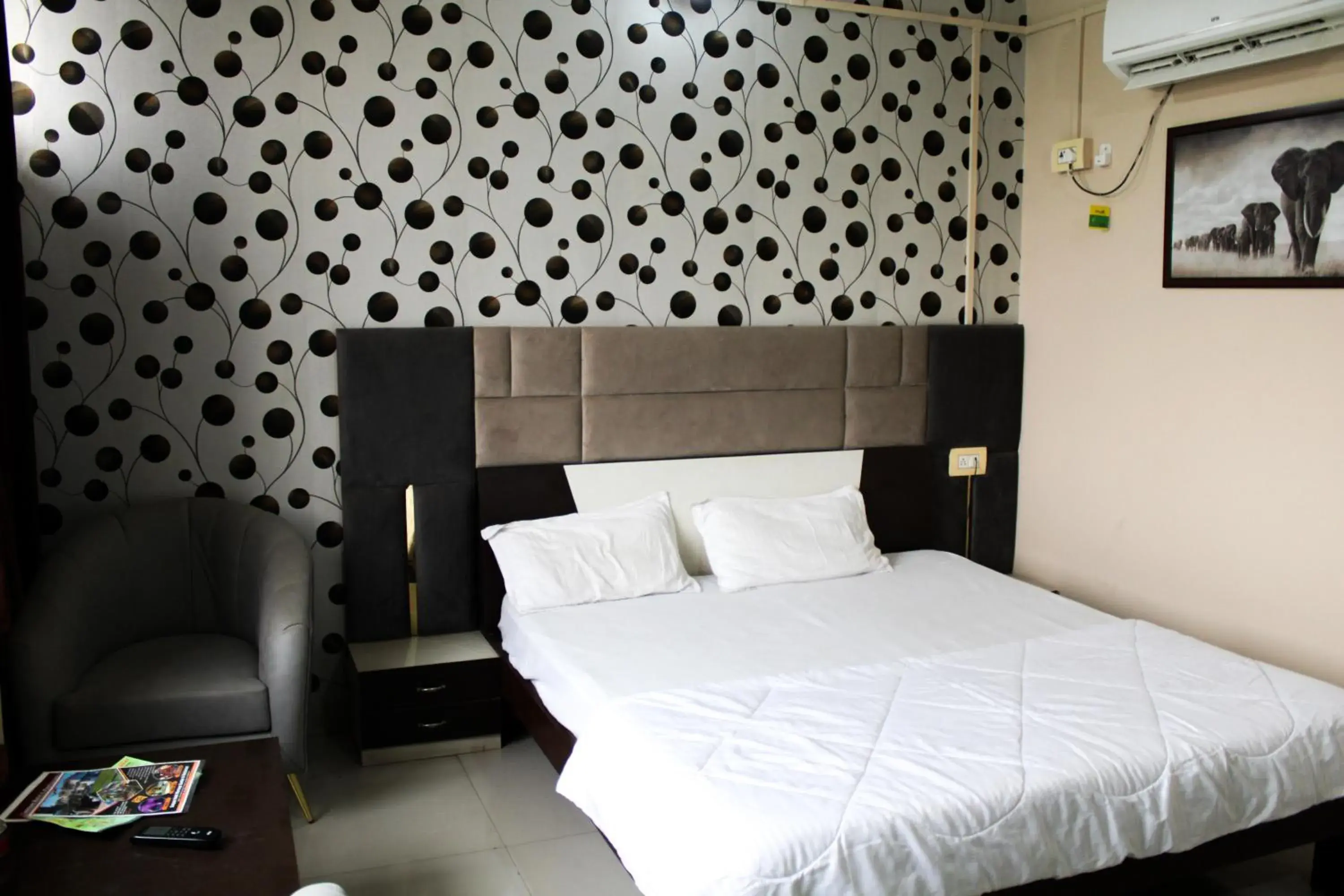 Deluxe Room in Sangam Hotel Deluxe Room in Sangam Hotel