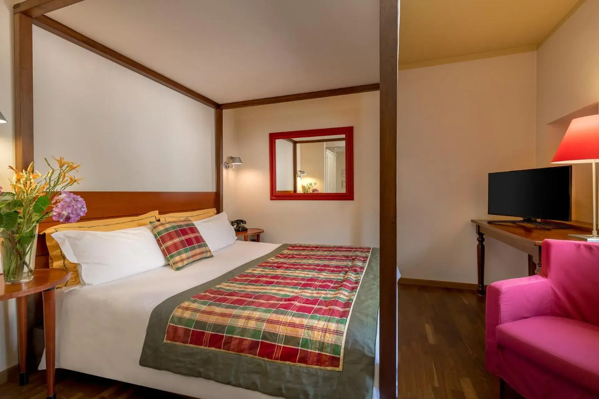 Standard Double or Twin Room with view in Bijou Hotel Standard Double or Twin Room with view in Bijou Hotel