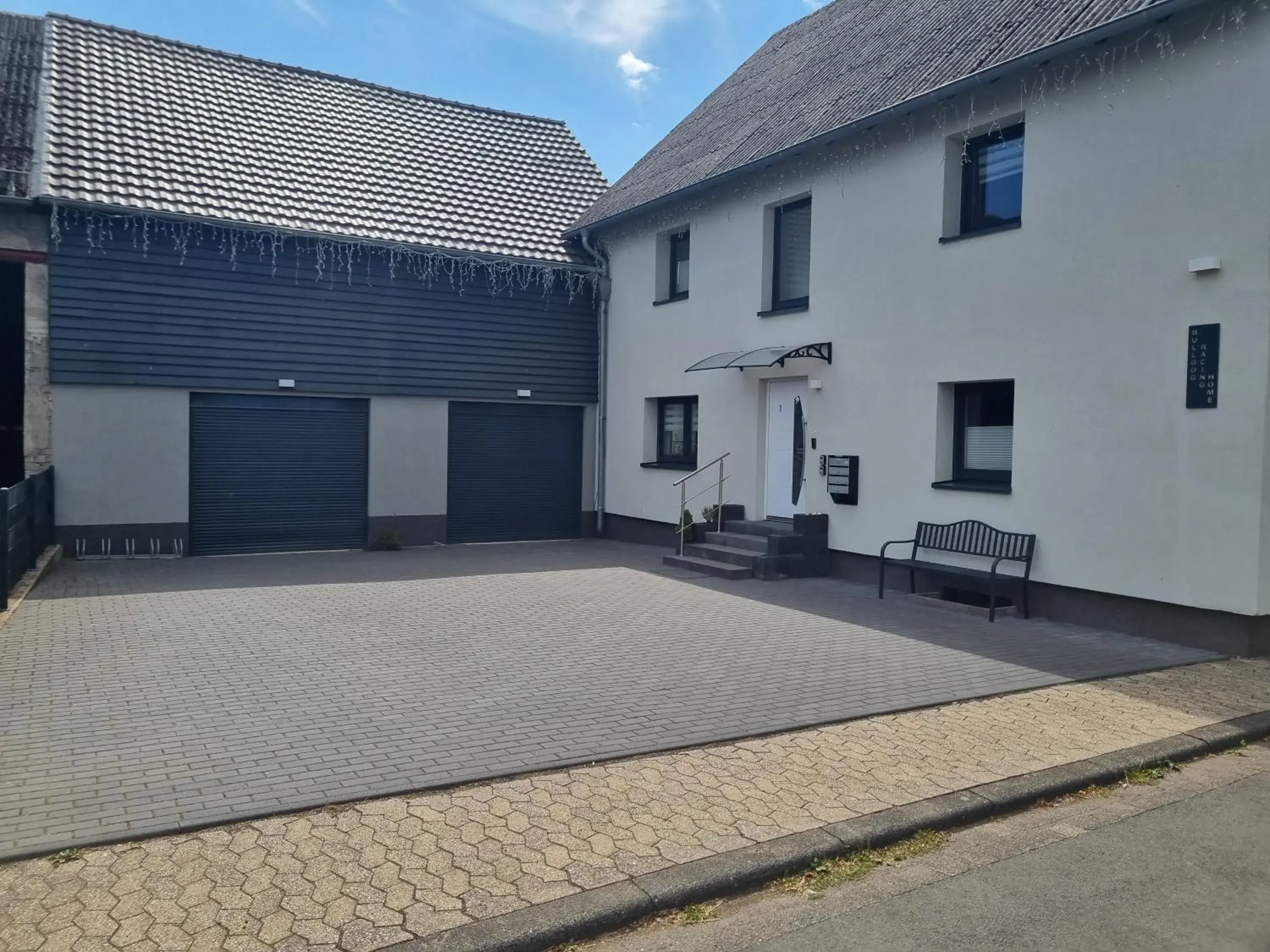CJS Apartments - Chill or Drive am Nürburgring, Free Parking, WLan, Spacious Rooms, Quiet Location CJS Apartments - Chill or Drive am Nürburgring, Free Parking, WLan, Spacious Rooms, Quiet Location