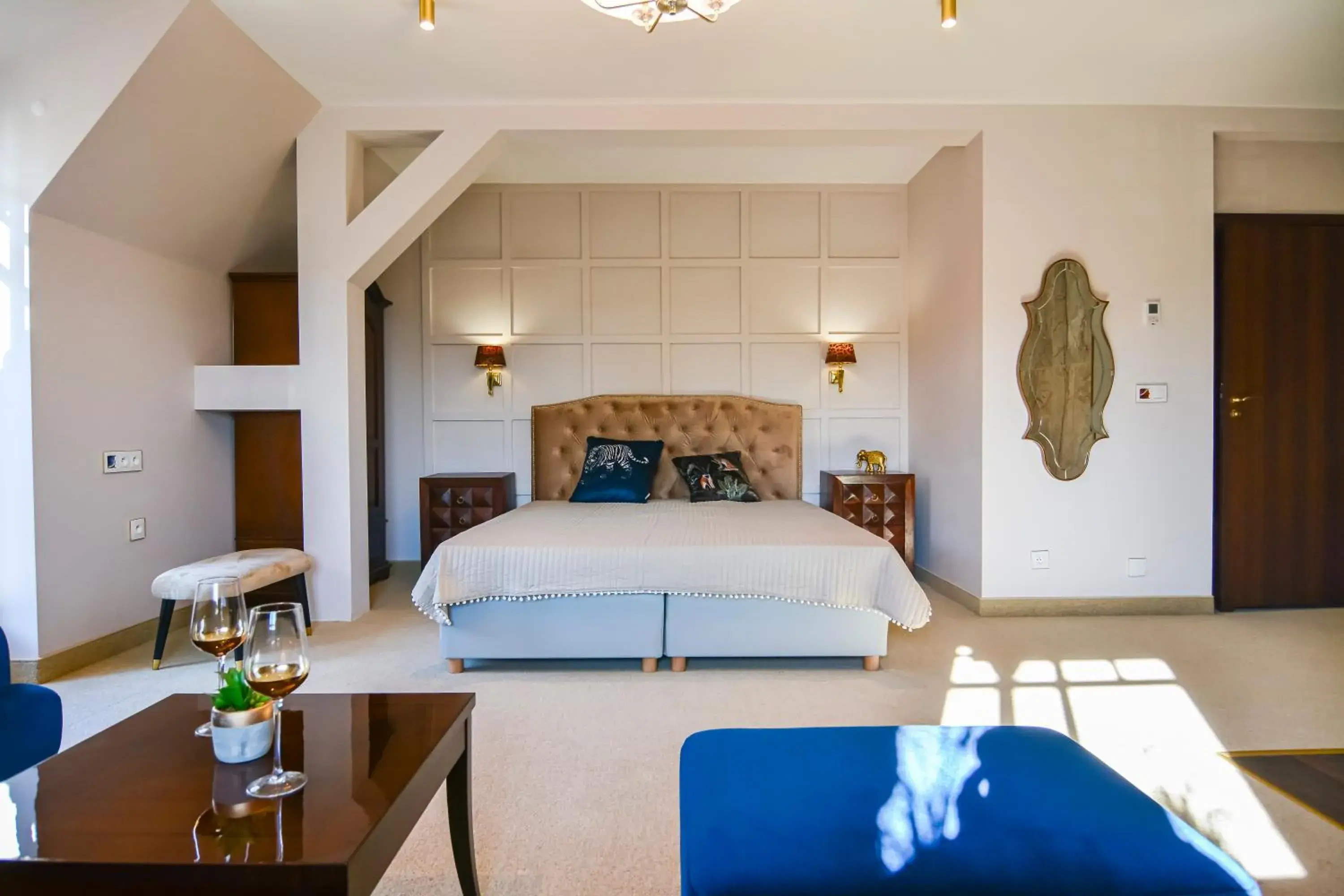 Willa Kashmir Willa Kashmir