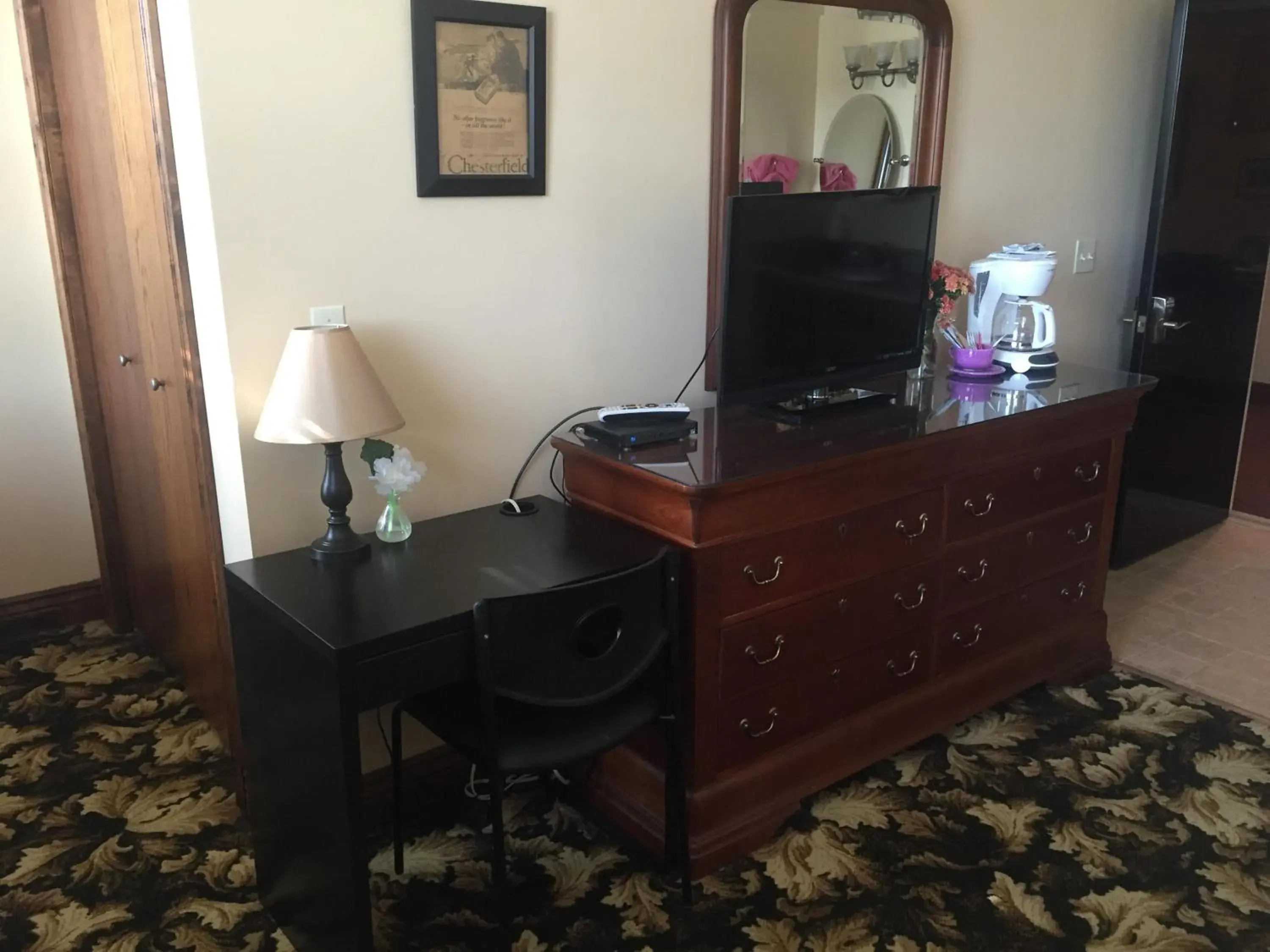 Queen Suite in Caldwell Messenger Suites Queen Suite in Caldwell Messenger Suites