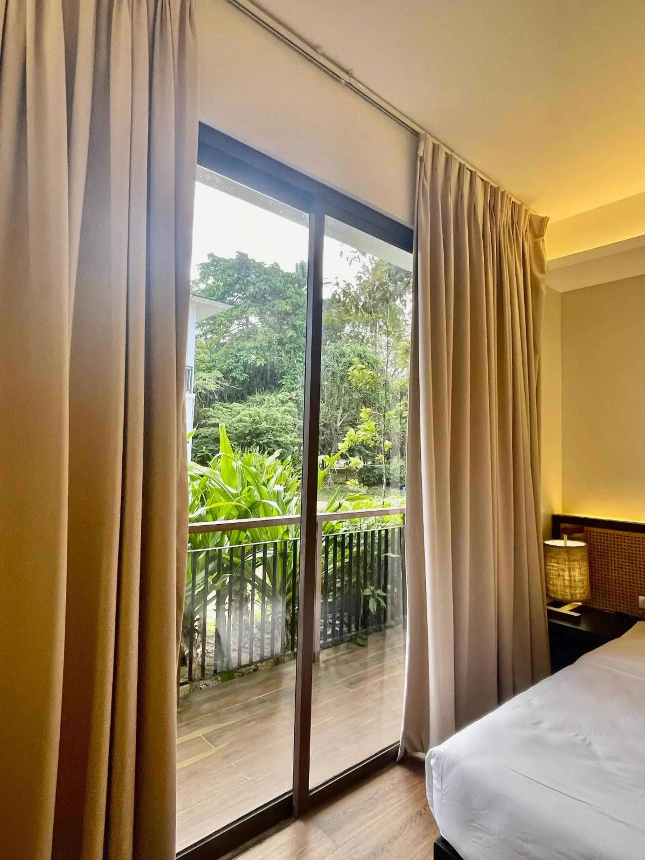 Deluxe Room in Isla Amara Resort Deluxe Room in Isla Amara Resort