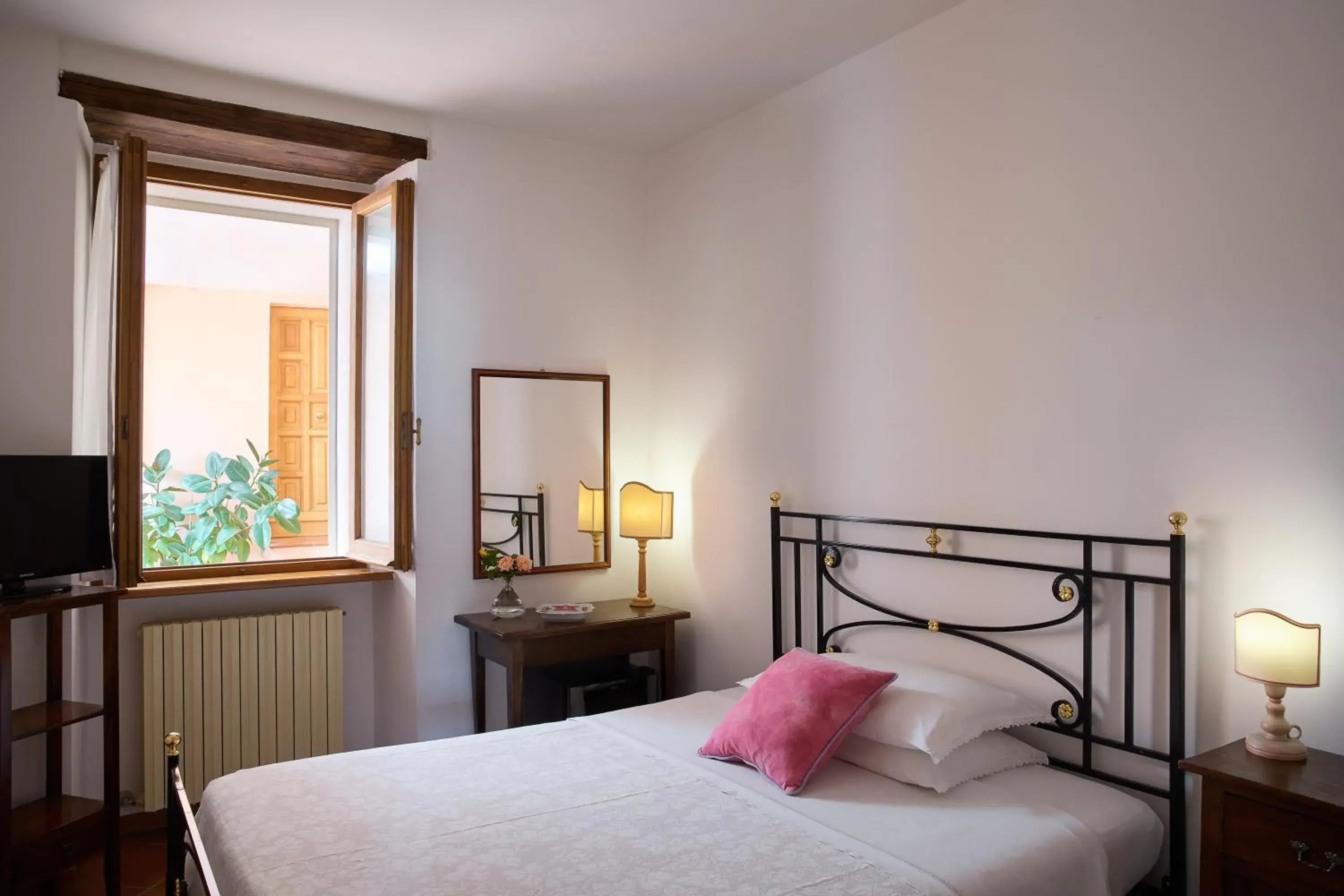 Small Double Room in Albergo Villa Cristina Small Double Room in Albergo Villa Cristina