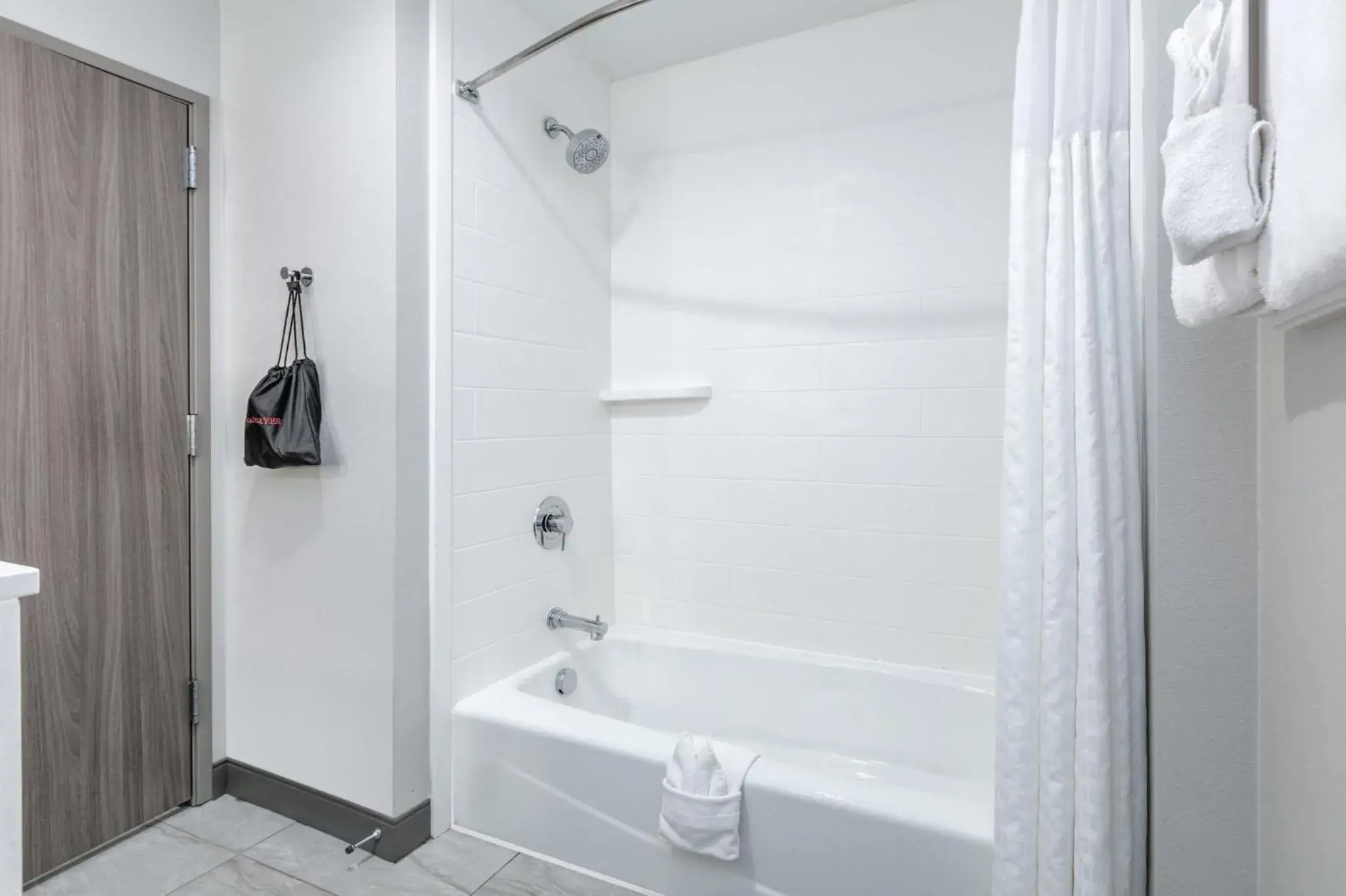 Standard Queen Room with Two Queen Beds - Communications Accessible in HOLIDAY INN EXPRESS & SUITES DALLAS PLANO NORTH by IHG Standard Queen Room with Two Queen Beds - Communications Accessible in HOLIDAY INN EXPRESS & SUITES DALLAS PLANO NORTH by IHG