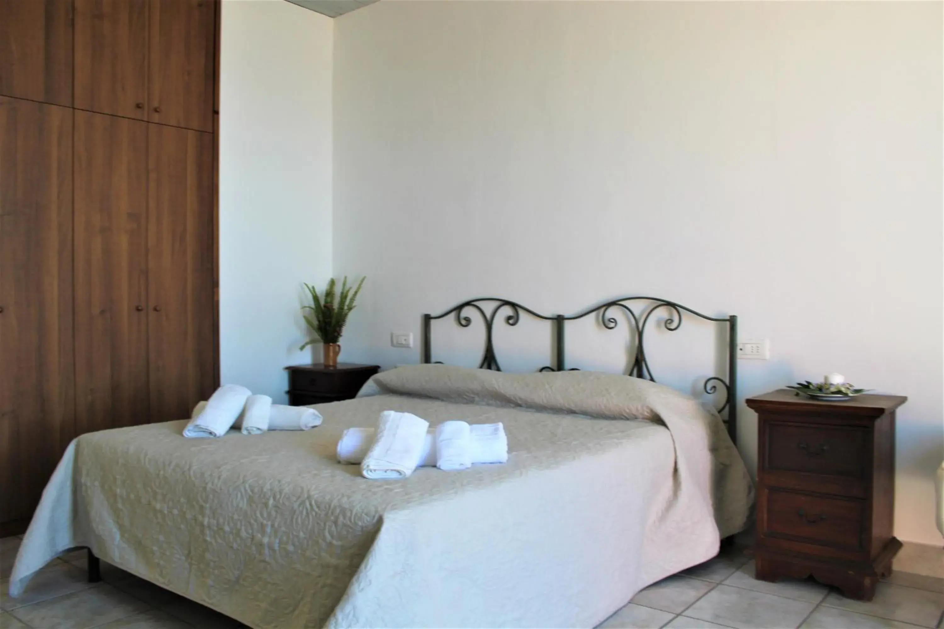 Economy Double Room in Hotel - Giardino Marchese D'Altavilla Economy Double Room in Hotel - Giardino Marchese D'Altavilla