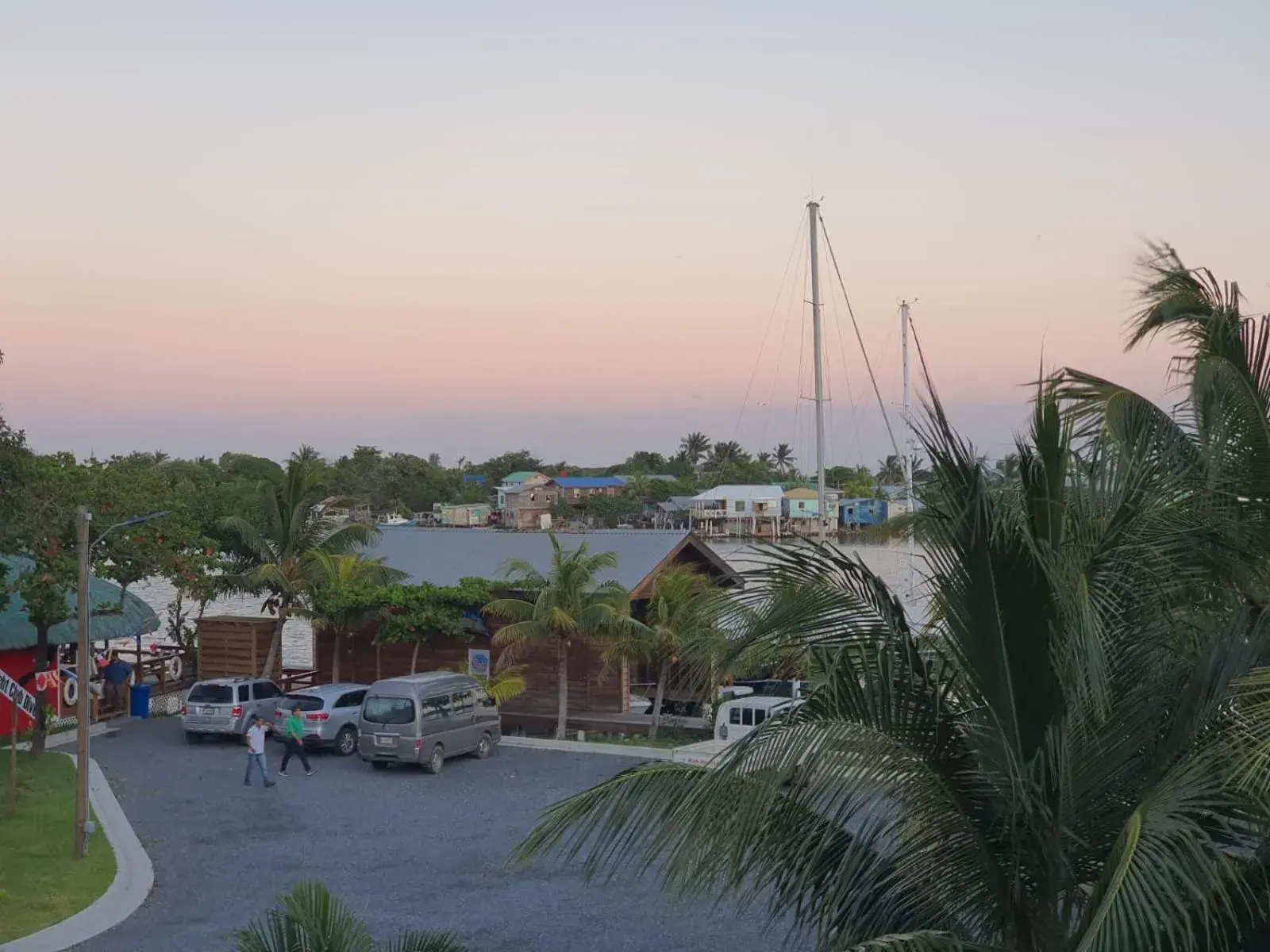 Deluxe Queen Room in Hotel and Dive Center Roatan Yacht Club Deluxe Queen Room in Hotel and Dive Center Roatan Yacht Club