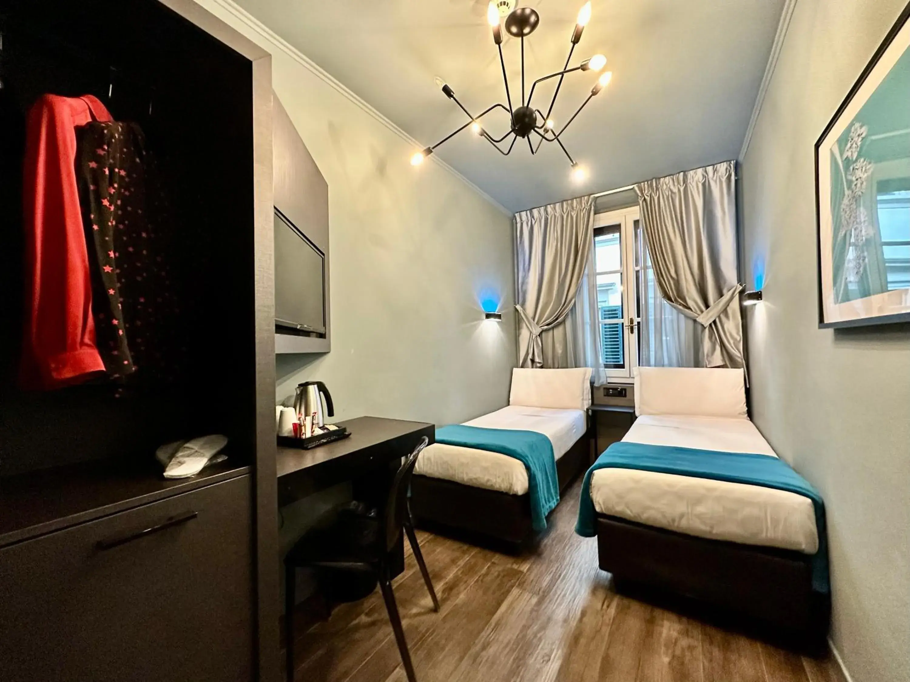 Economy Twin Room in Globus Urban Hotel Economy Twin Room in Globus Urban Hotel