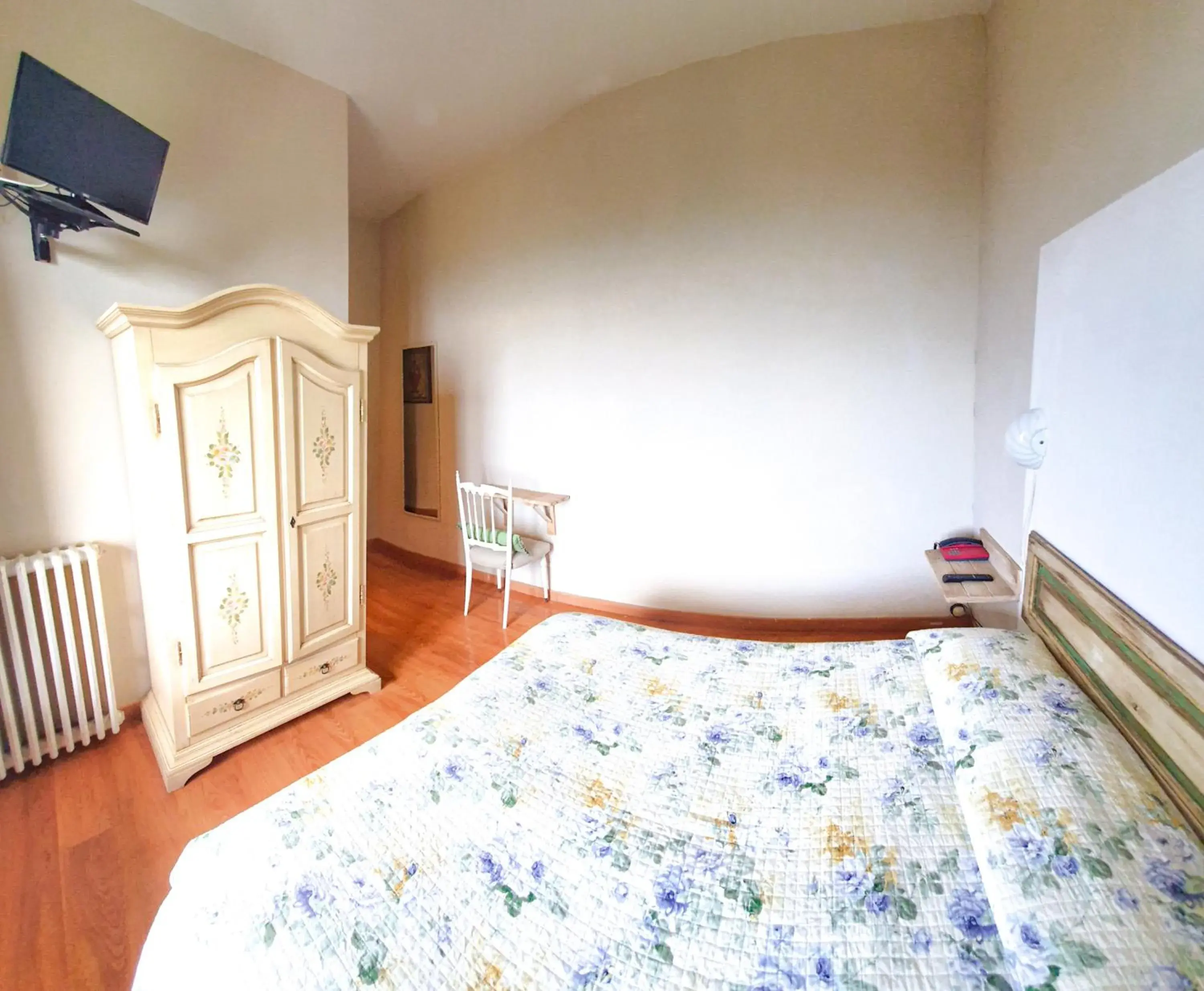 Small Double or Twin Room - single occupancy in Bellavista Hotel & Osteria Small Double or Twin Room - single occupancy in Bellavista Hotel & Osteria