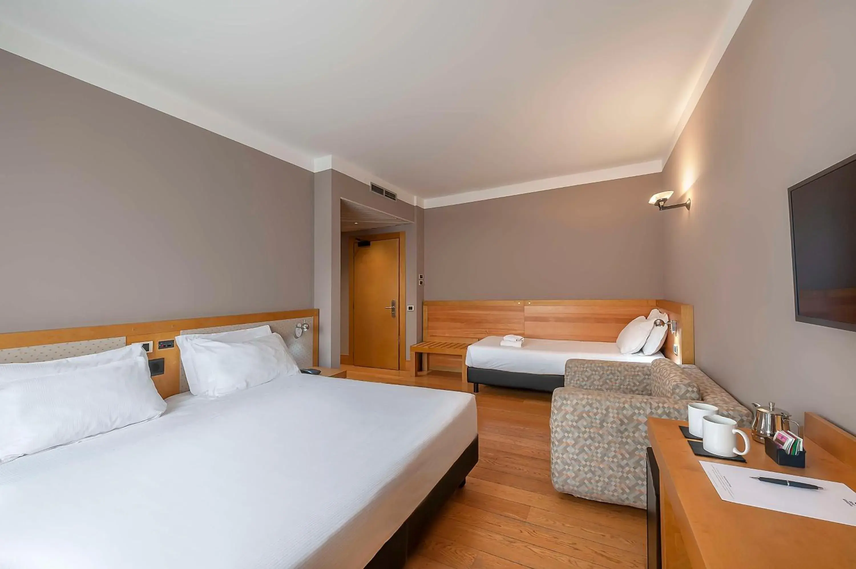 Economy King Room with Sofa Bed in Best Western Hotel Quattrotorri Economy King Room with Sofa Bed in Best Western Hotel Quattrotorri