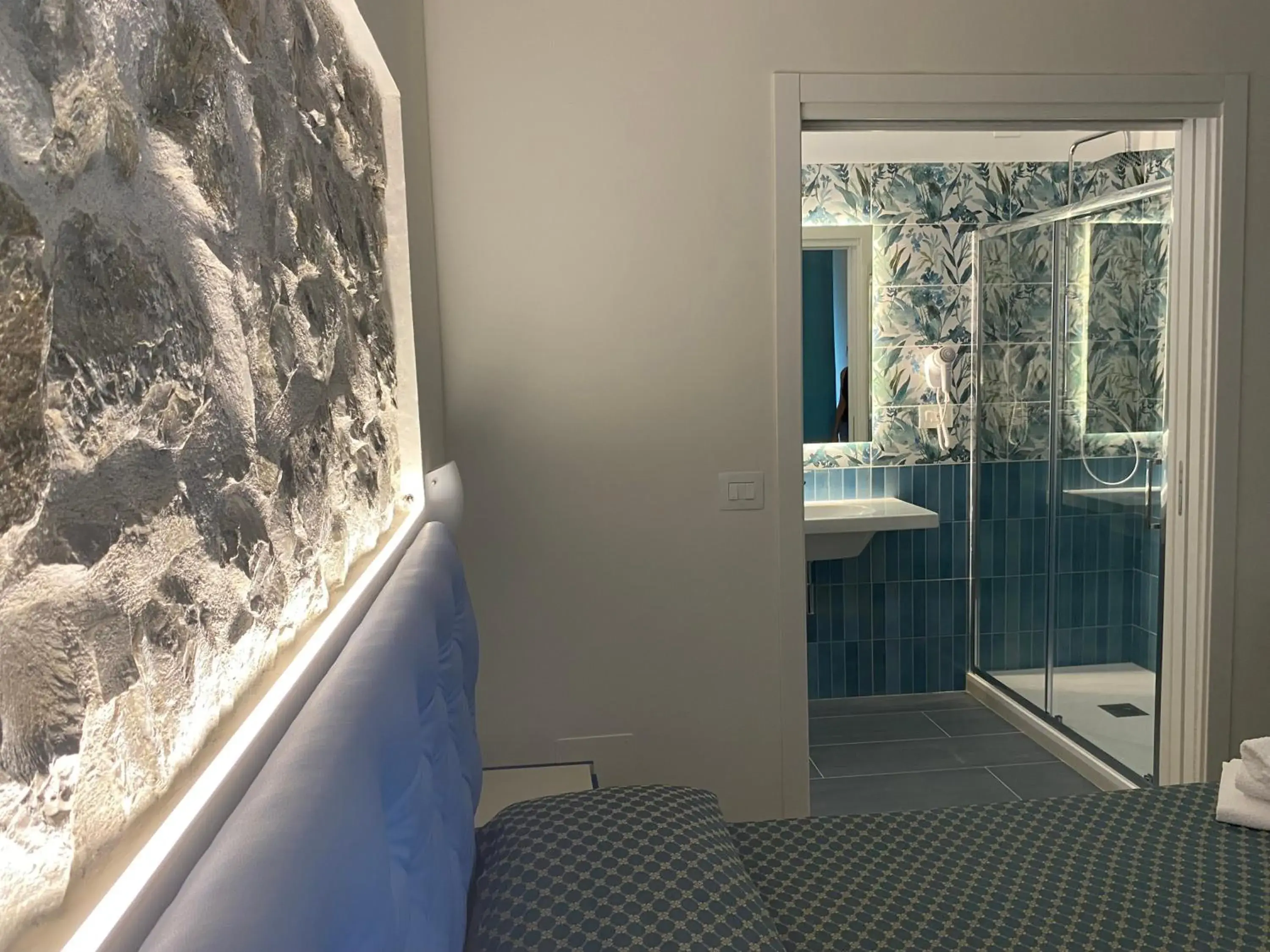 Double Room with Sea View in Cinquestelle Albergo del centro storico Double Room with Sea View in Cinquestelle Albergo del centro storico