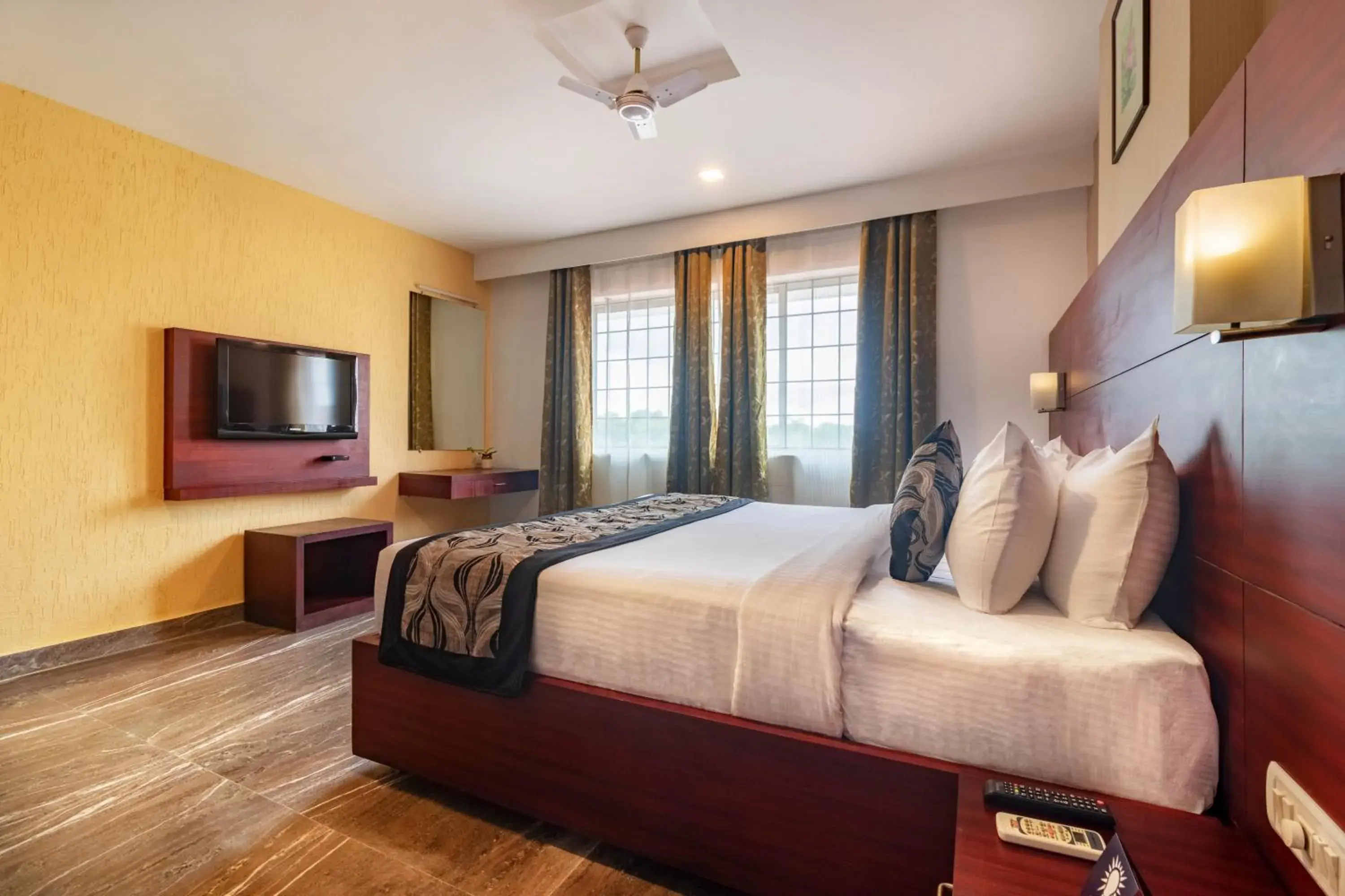 King Room - single occupancy in Zip By Spree Hotels Mangala Towers Thrissur King Room - single occupancy in Zip By Spree Hotels Mangala Towers Thrissur