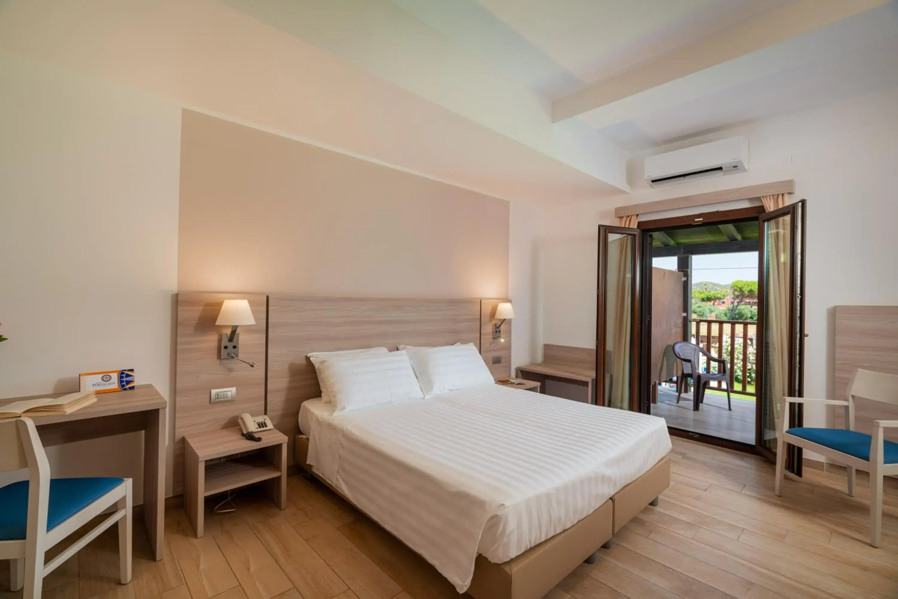 Junior Suite with Garden View in Hotel Portoconte Junior Suite with Garden View in Hotel Portoconte