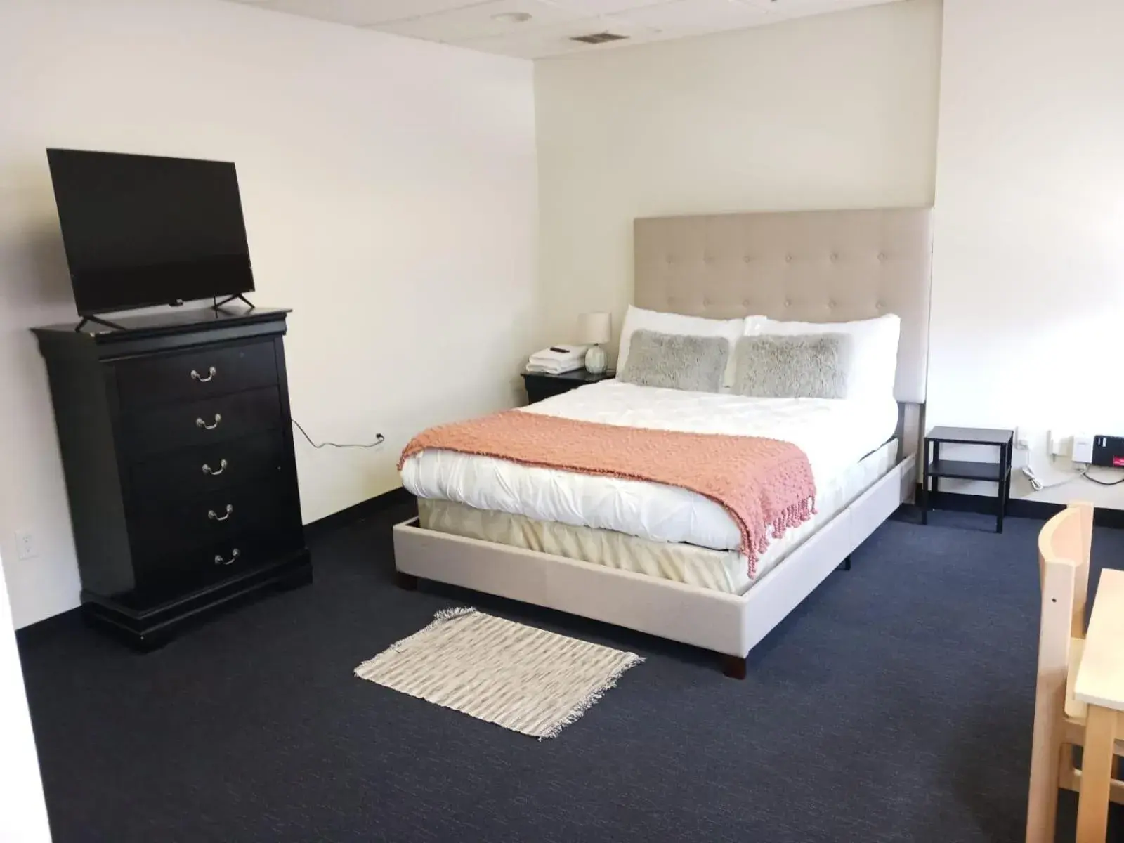 Queen Room with Shared Bathroom in Michie House in College Hill Queen Room with Shared Bathroom in Michie House in College Hill