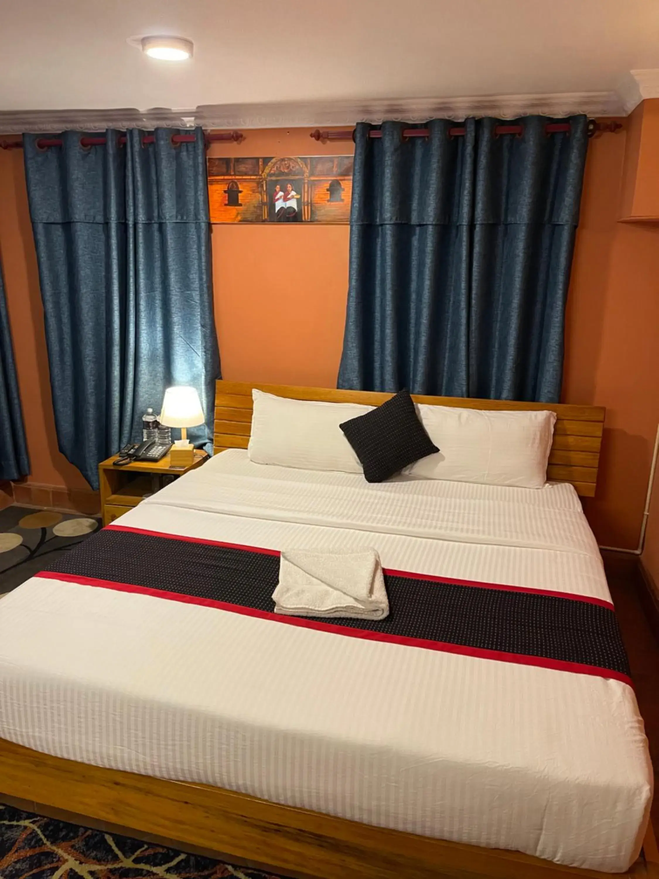 Standard King Room in Hotel Empire & Rooftop Restaurant Standard King Room in Hotel Empire & Rooftop Restaurant