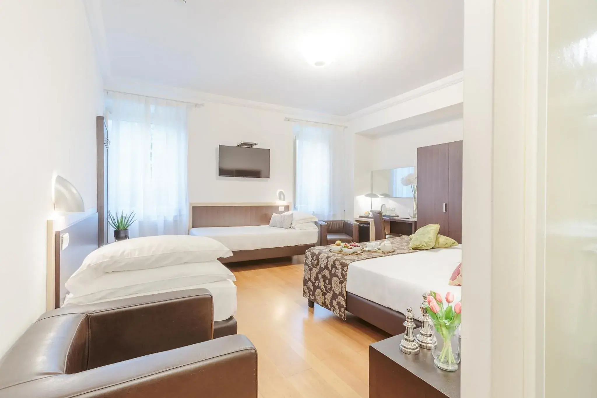 Quadruple Room in Hotel Hambros - Il Parco in Villa Banchieri Quadruple Room in Hotel Hambros - Il Parco in Villa Banchieri