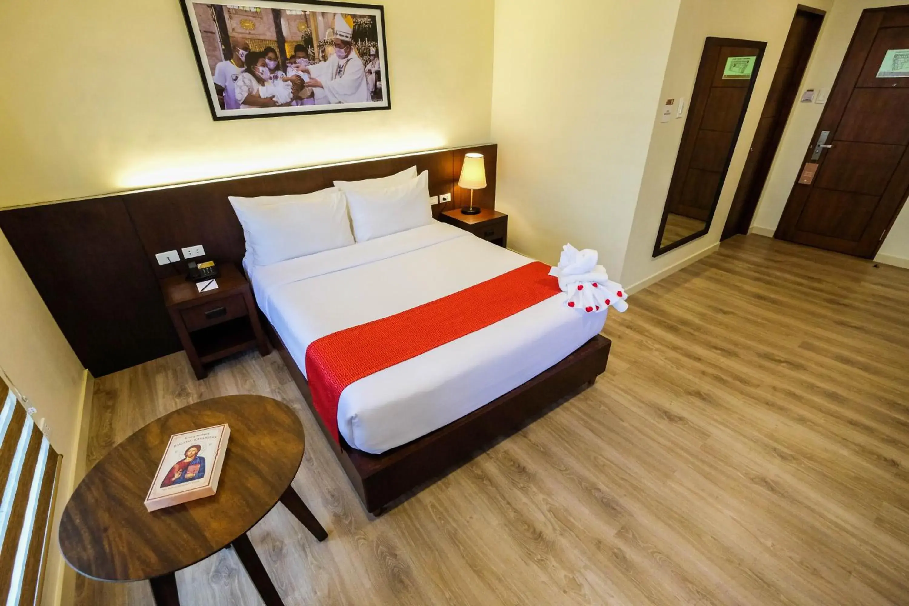 Deluxe Room in Cebu Quincentennial Hotel Deluxe Room in Cebu Quincentennial Hotel